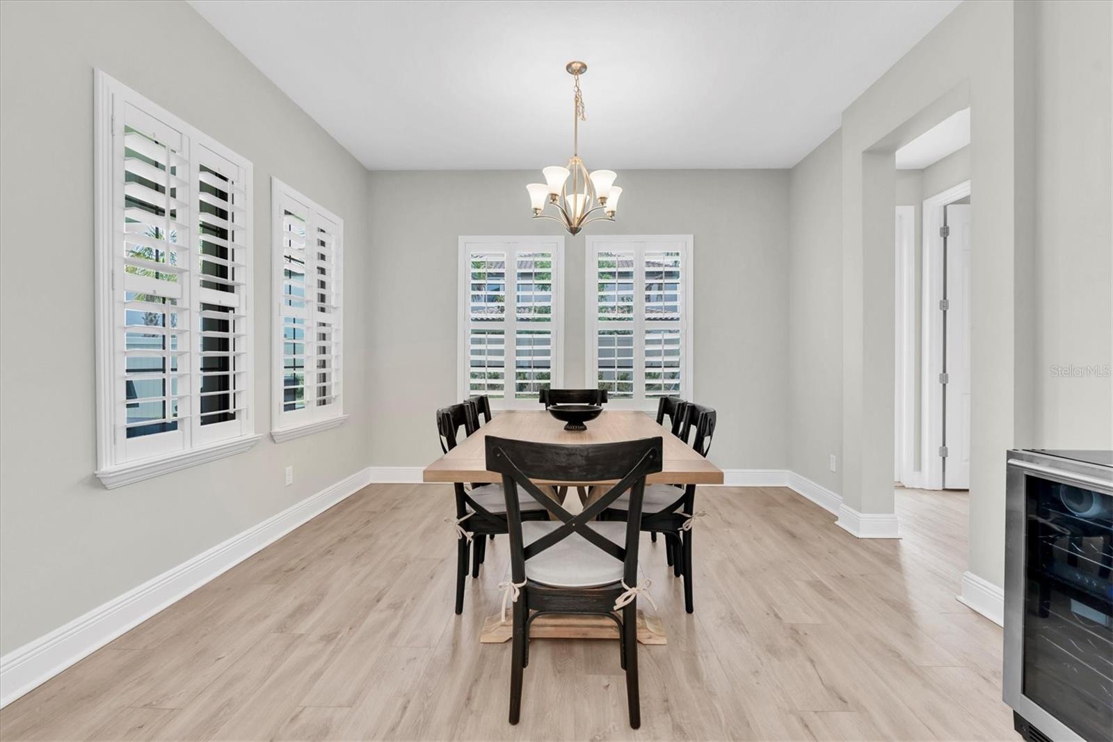 Listing photo id 5 for 4056 Burdick Loop