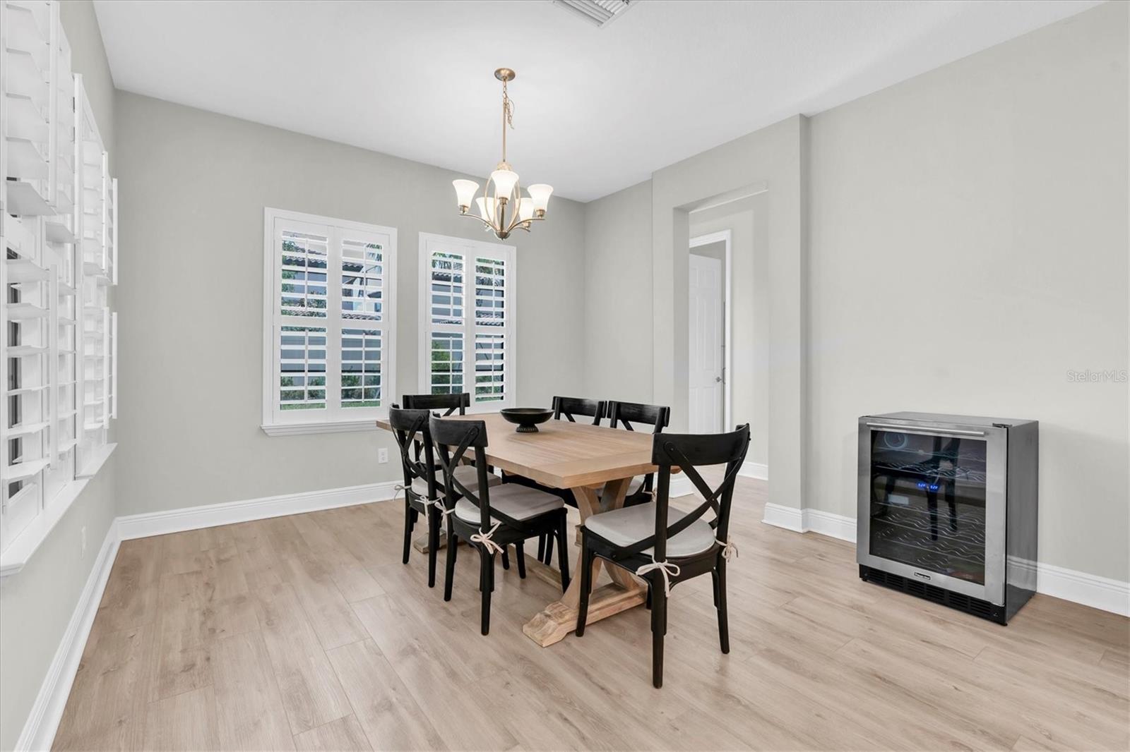 Listing photo id 6 for 4056 Burdick Loop