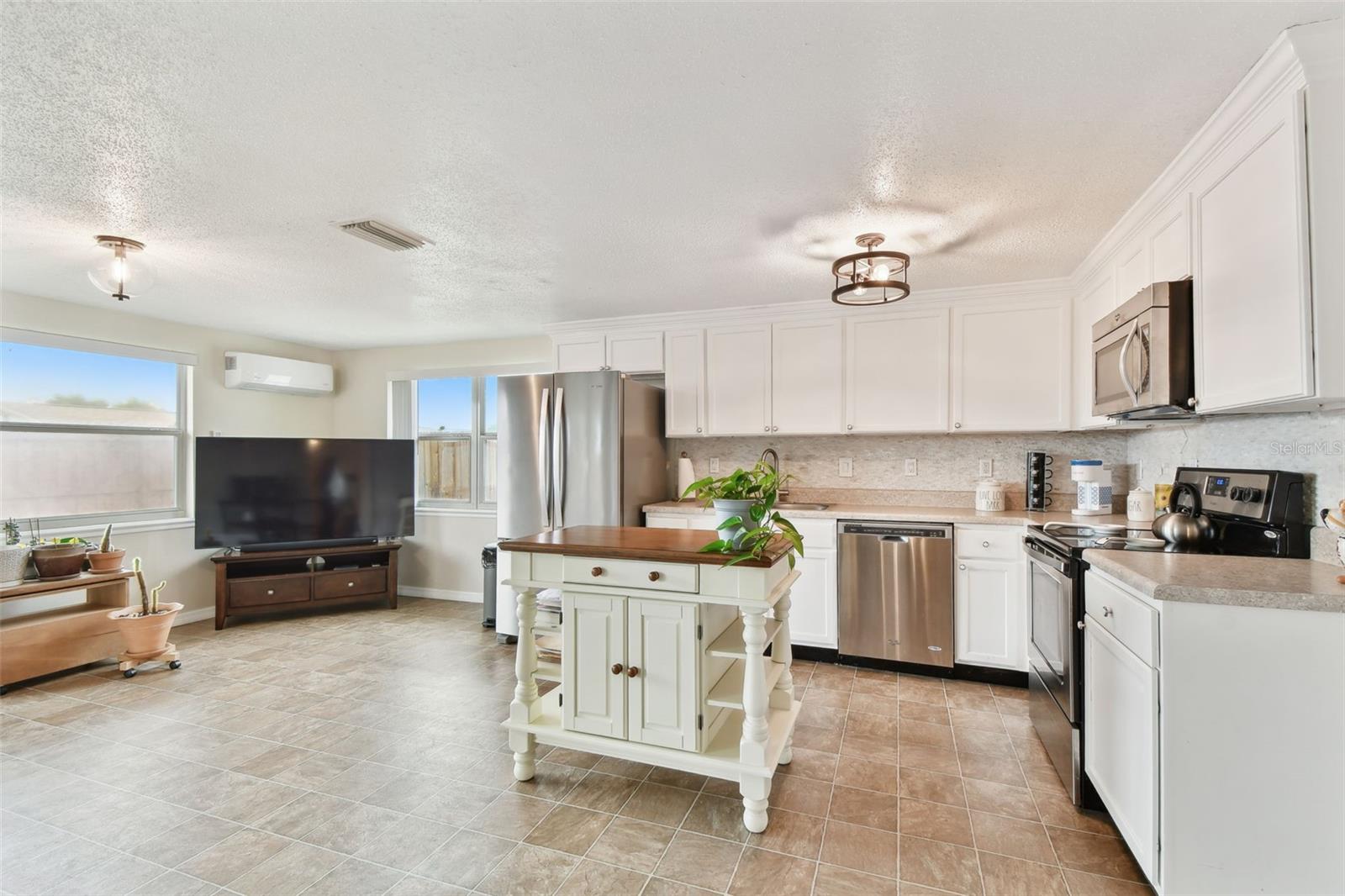 Image 16 of 74 For 5642 Dove Drive