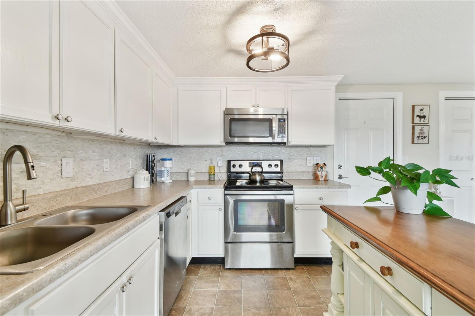 Image 20 of 74 For 5642 Dove Drive