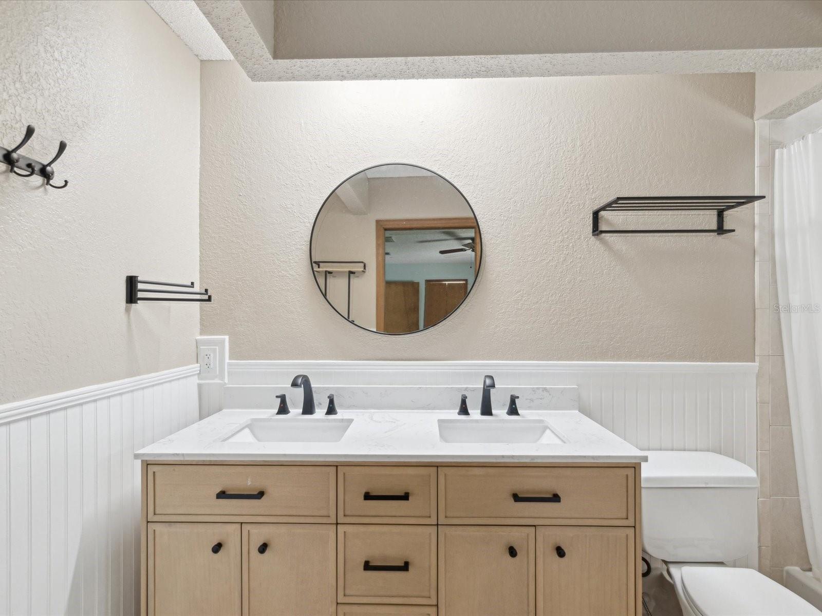 Listing photo id 14 for 6197 Belkton Avenue