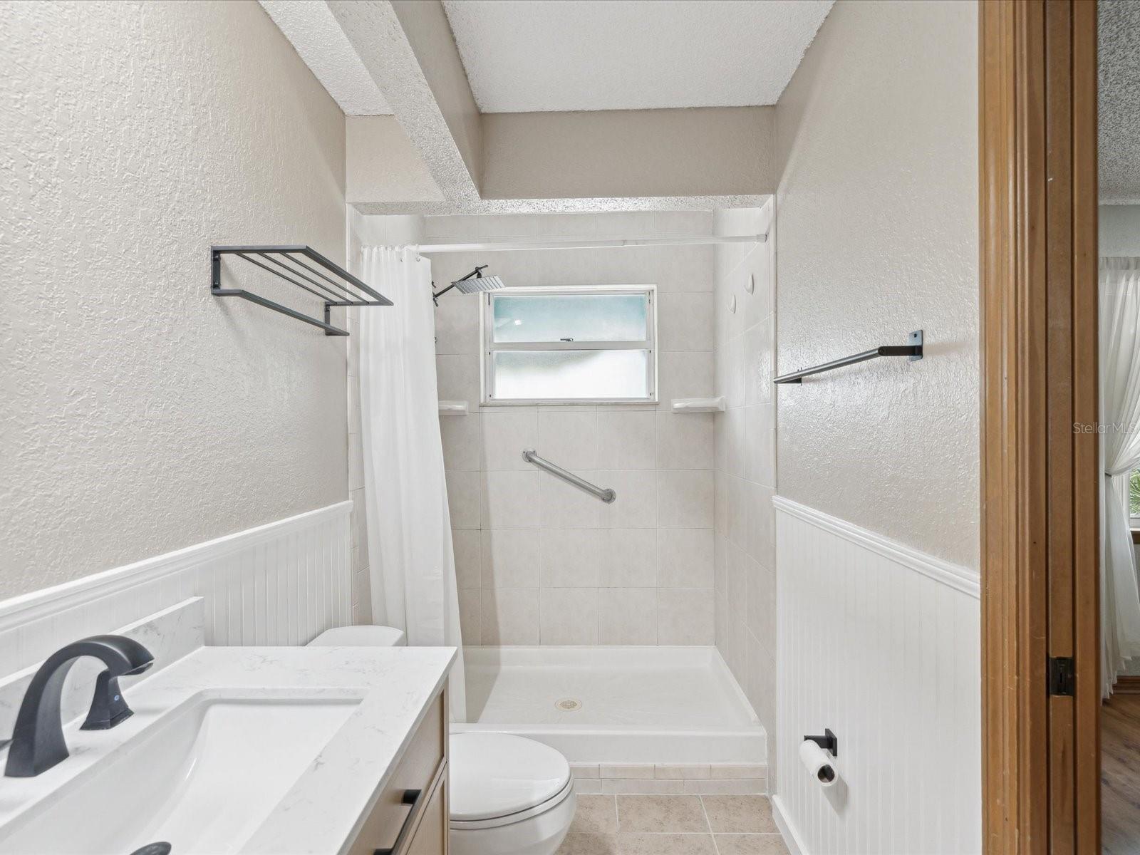 Listing photo id 16 for 6197 Belkton Avenue