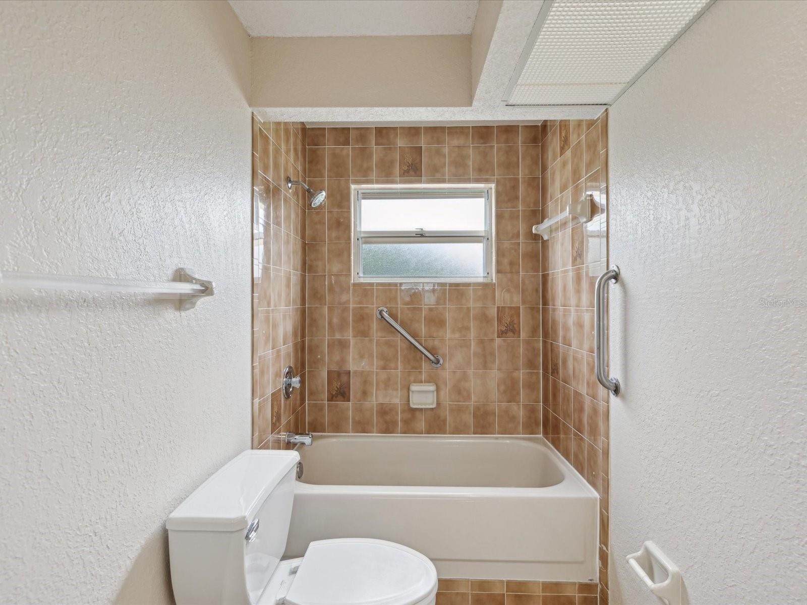 Listing photo id 19 for 6197 Belkton Avenue