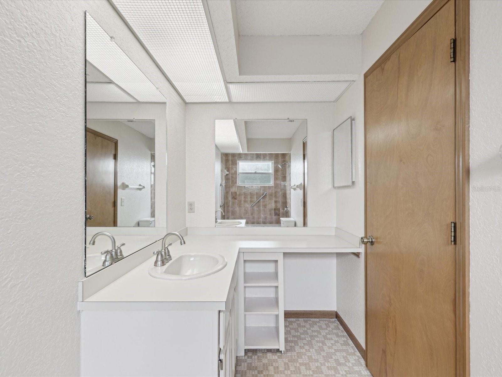 Listing photo id 20 for 6197 Belkton Avenue