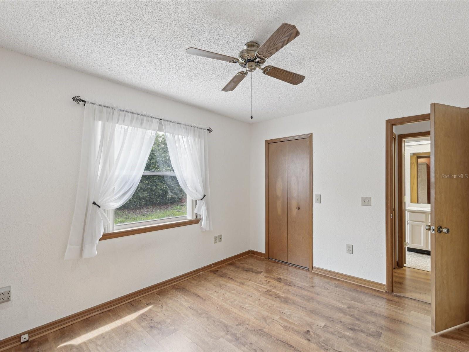 Listing photo id 22 for 6197 Belkton Avenue