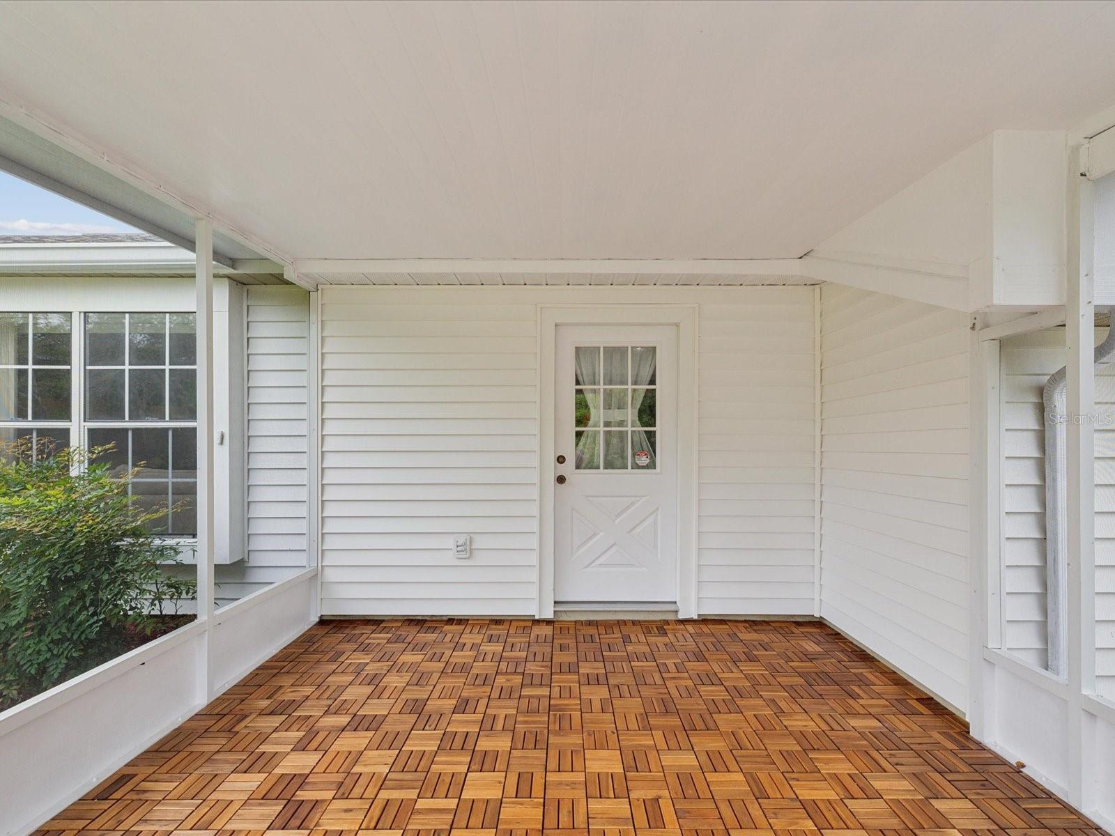 Listing photo id 24 for 6197 Belkton Avenue