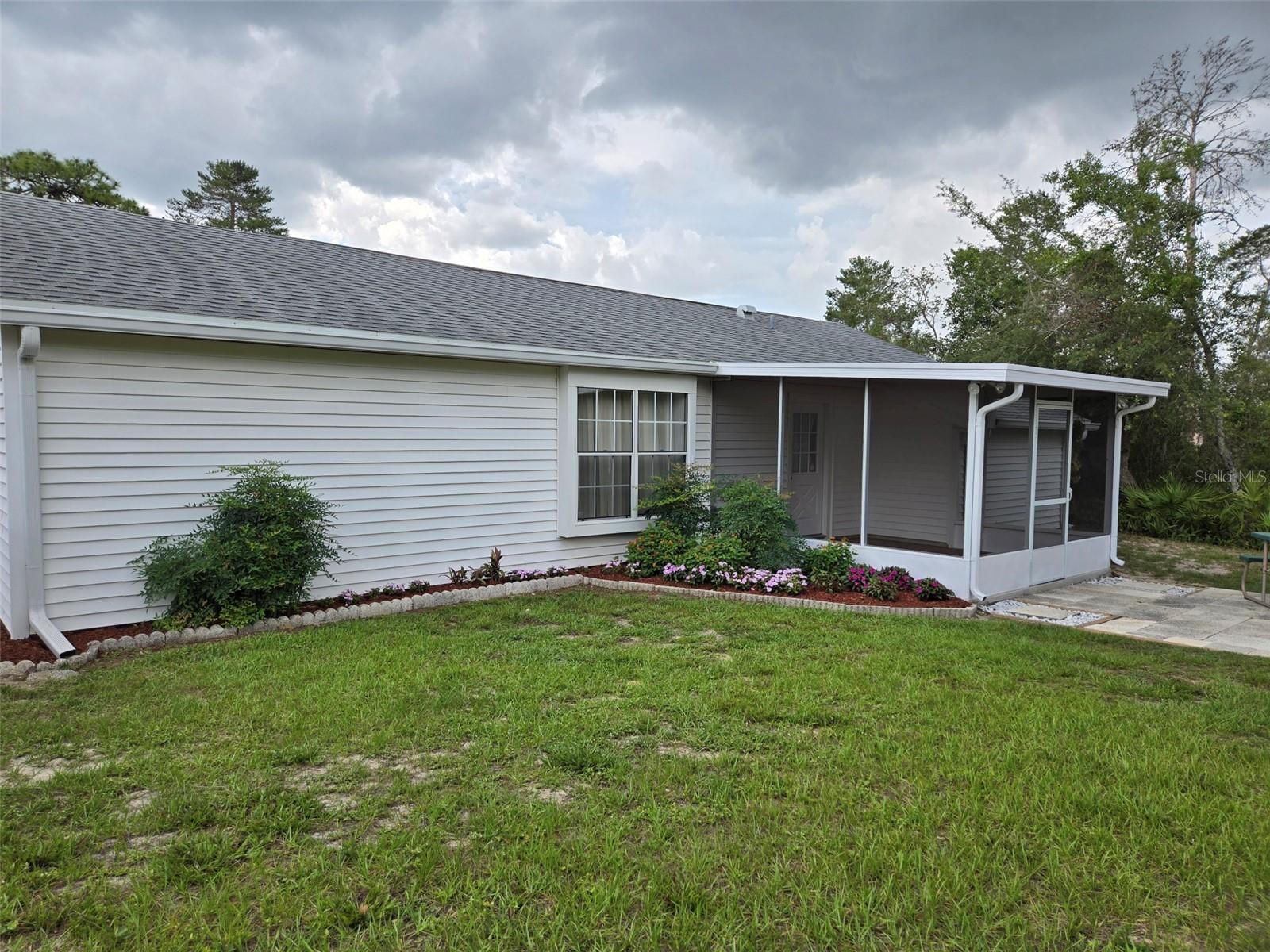 Listing photo id 27 for 6197 Belkton Avenue