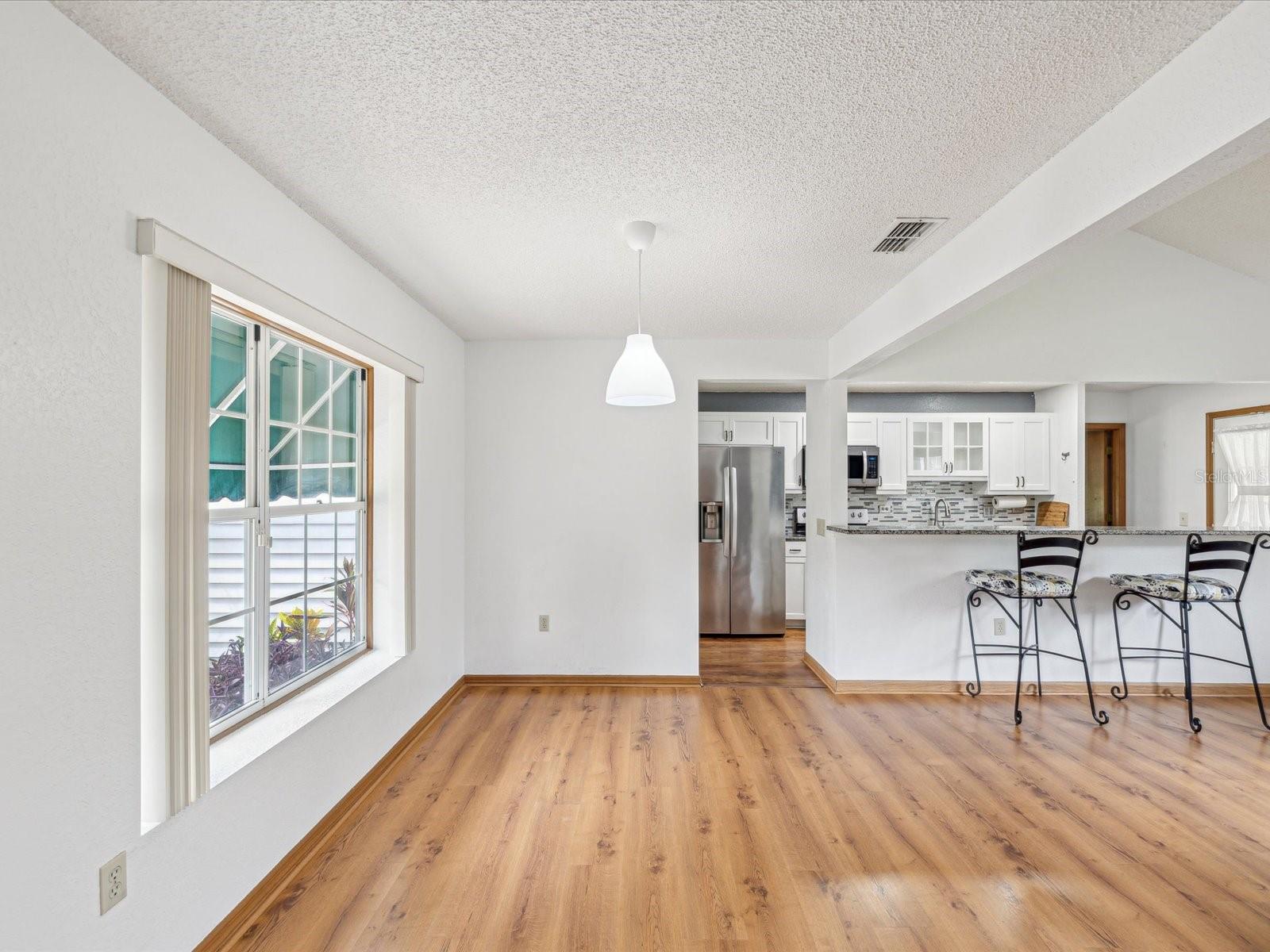Listing photo id 1 for 6197 Belkton Avenue