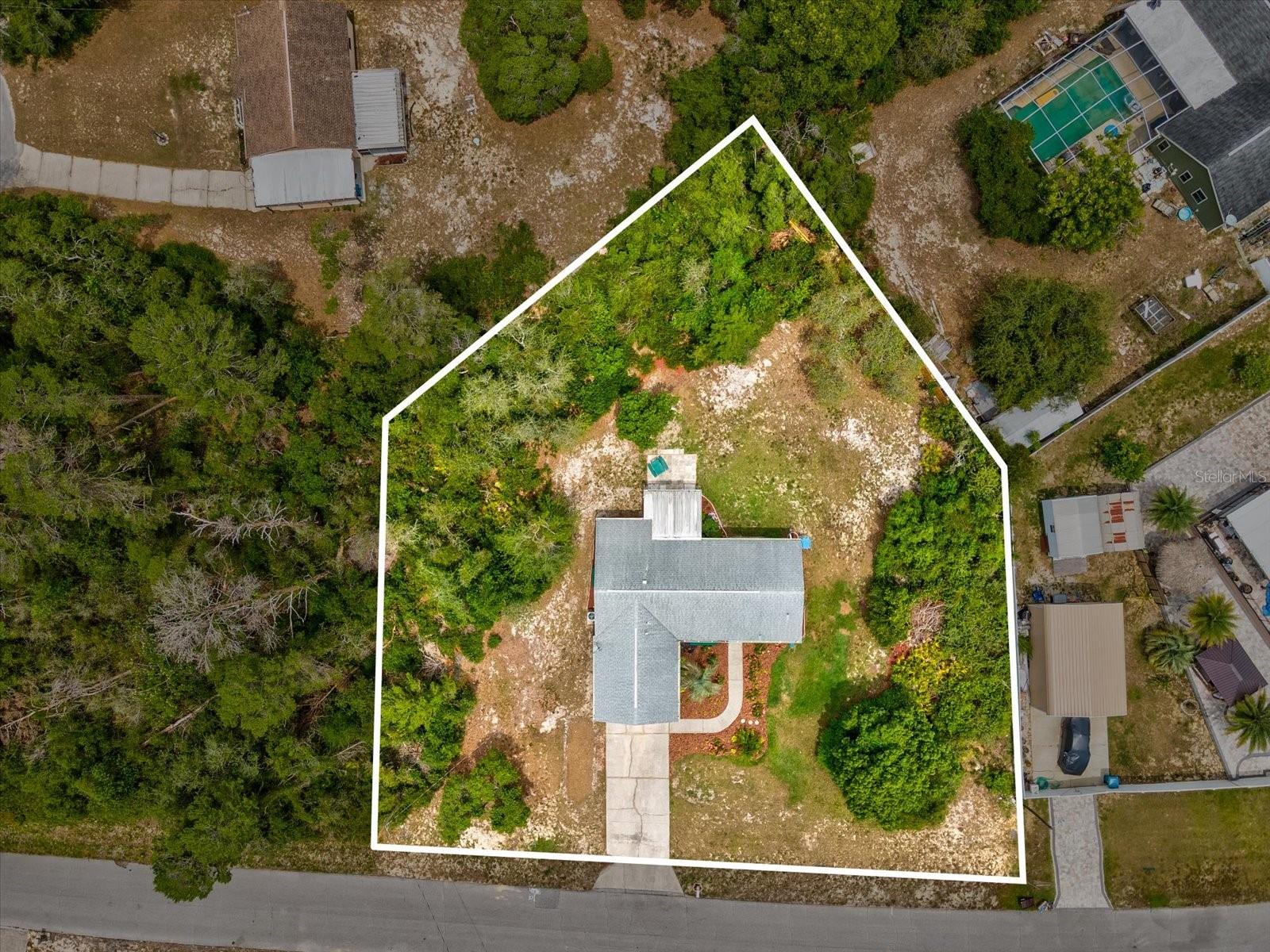 Listing photo id 33 for 6197 Belkton Avenue