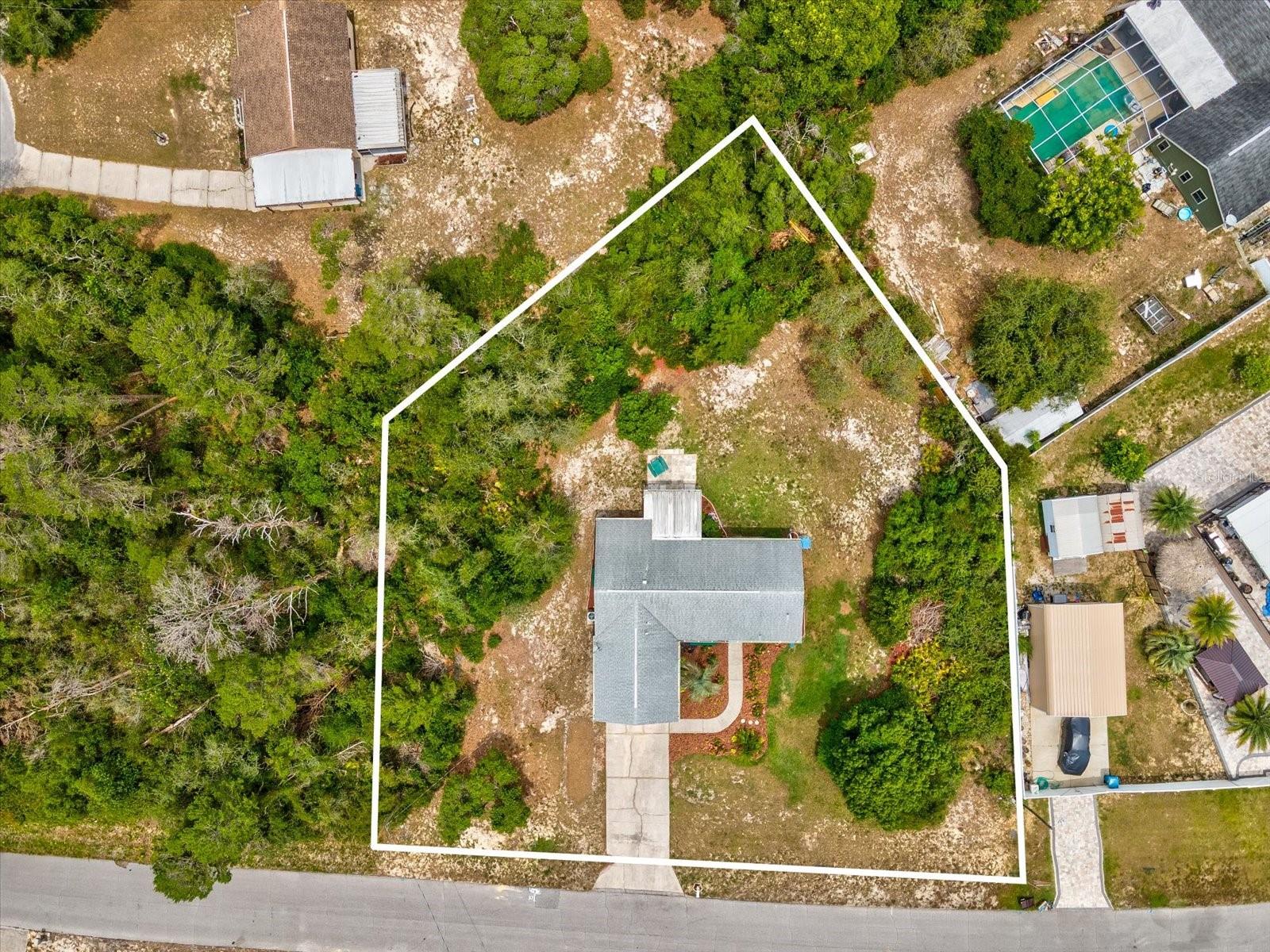 Listing photo id 34 for 6197 Belkton Avenue