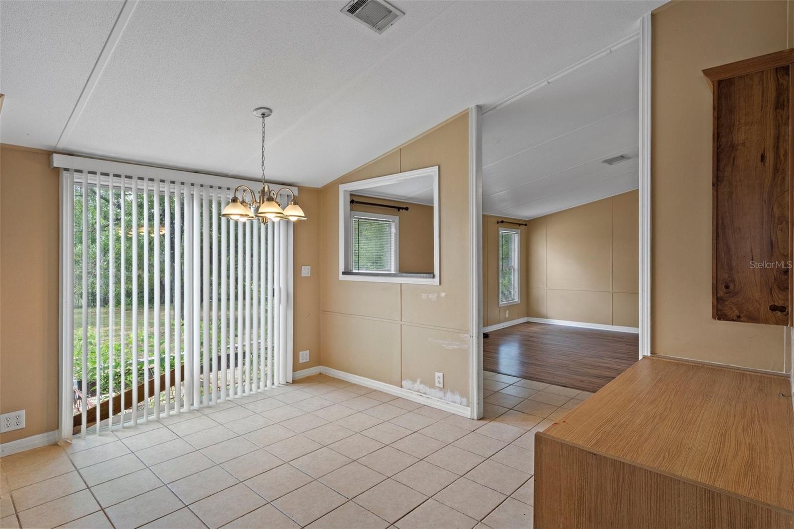 Image 25 of 64 For 15046 Fieldcrest Lane