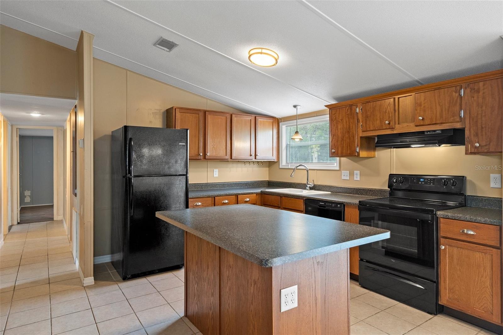 Image 26 of 64 For 15046 Fieldcrest Lane