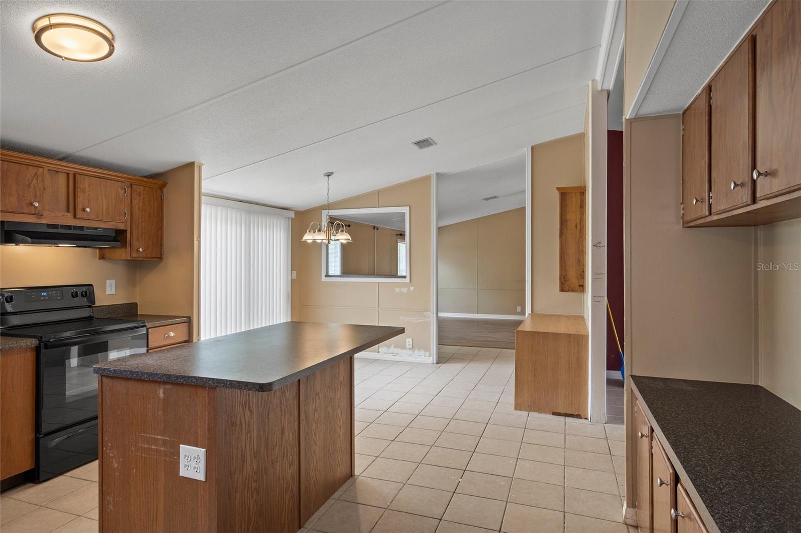 Image 28 of 64 For 15046 Fieldcrest Lane