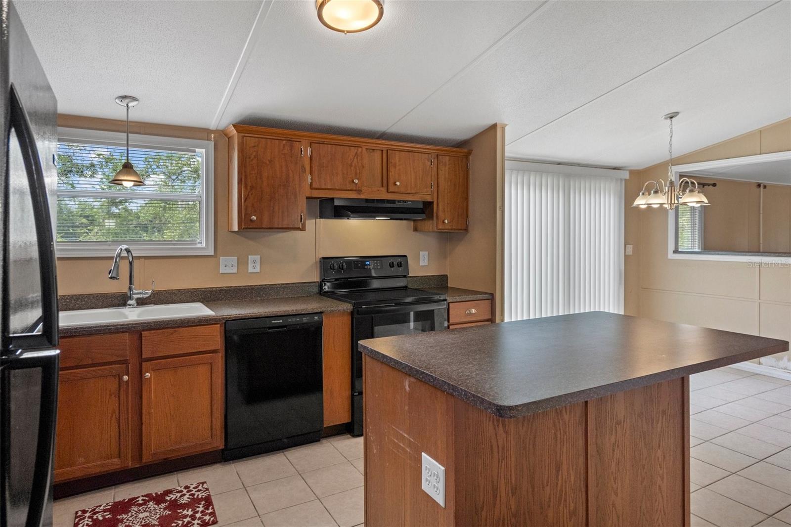 Image 29 of 64 For 15046 Fieldcrest Lane