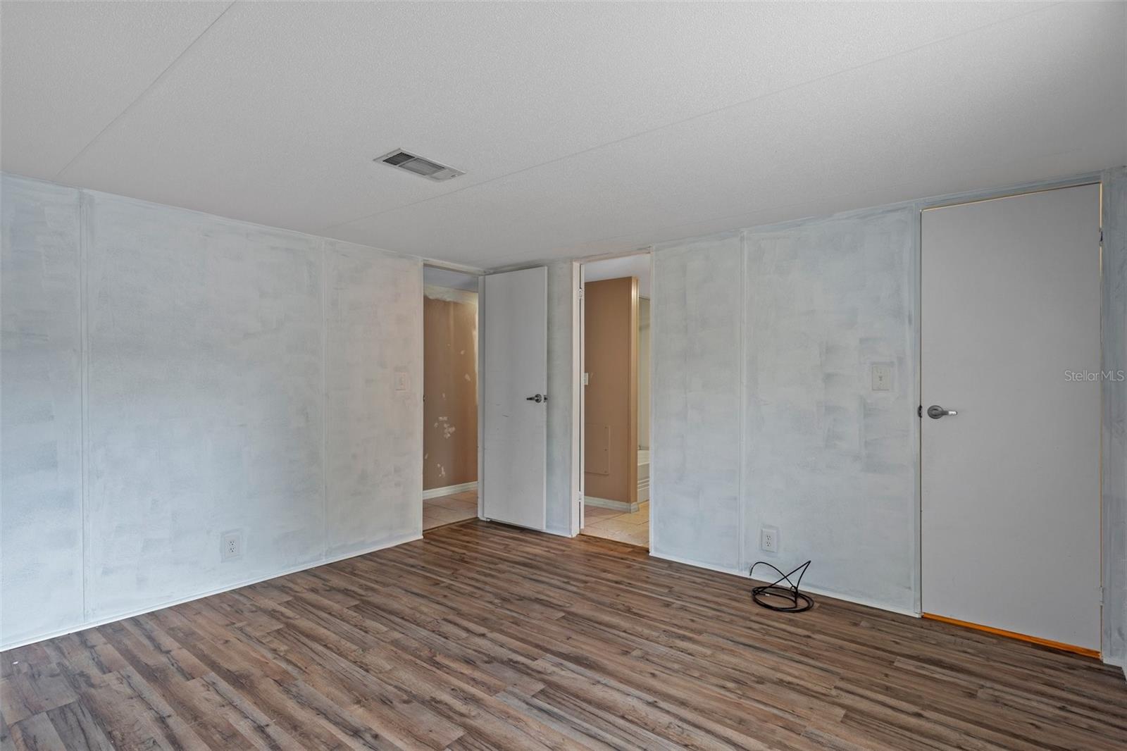 Image 47 of 64 For 15046 Fieldcrest Lane