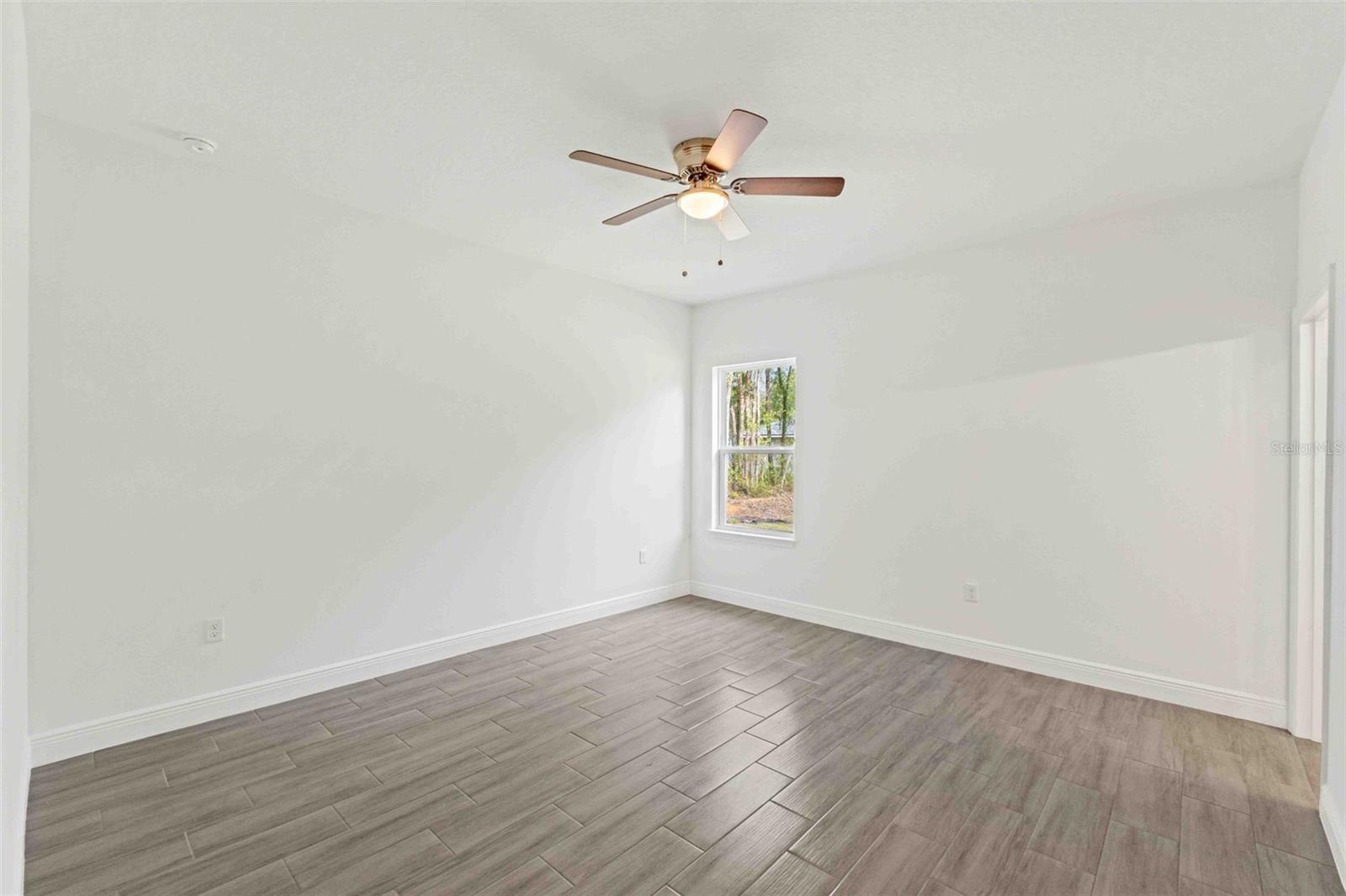 Image 15 of 33 For 9908 Essex Terrace