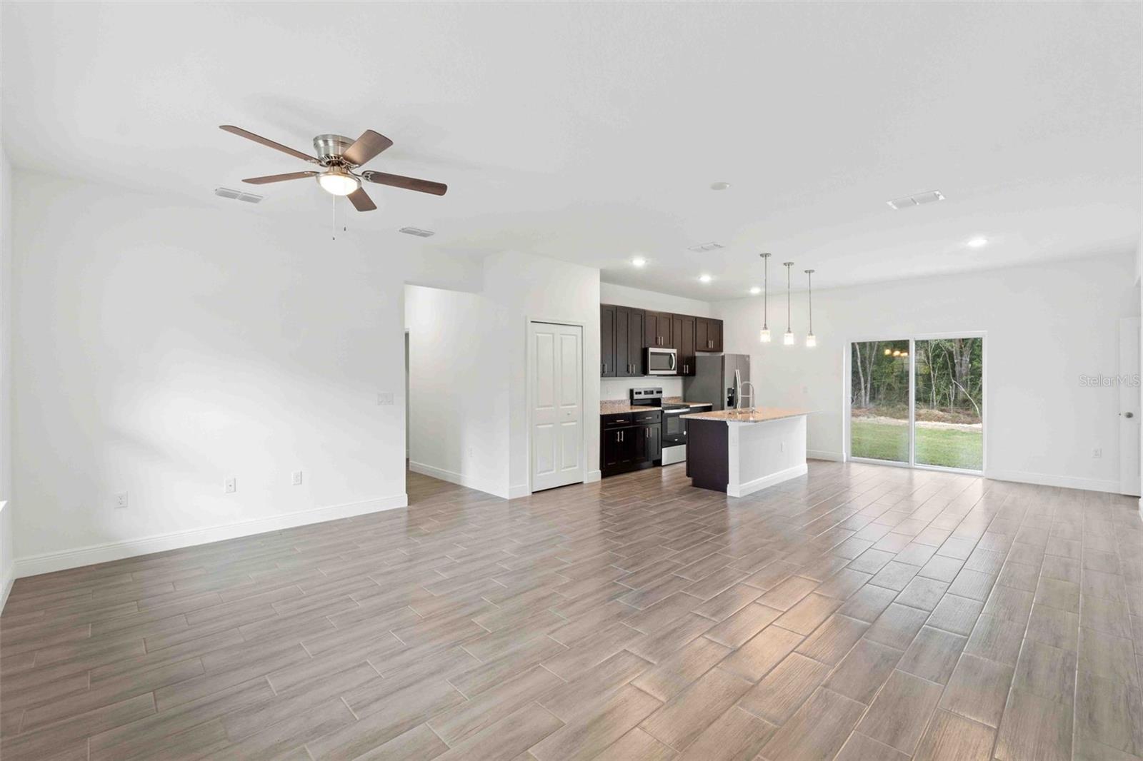 Image 4 of 33 For 9908 Essex Terrace