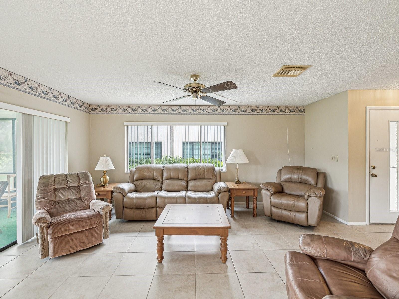 Image 4 of 80 For 12920 Wedgewood Way B