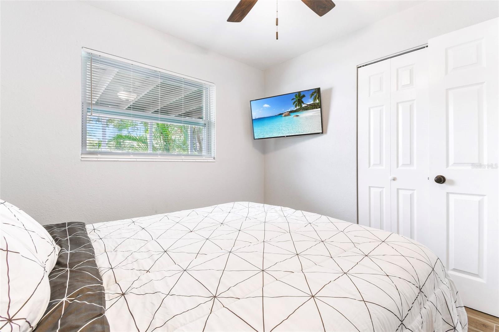 Image 11 of 37 For 4057 67th Avenue N