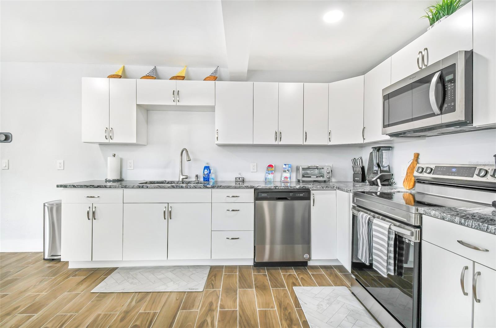 Image 6 of 37 For 4057 67th Avenue N