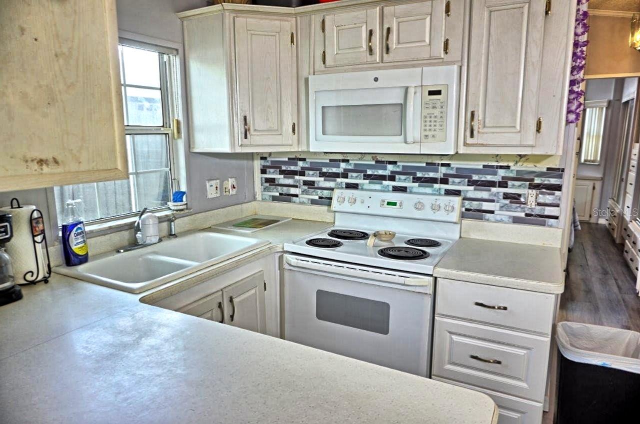 Listing photo id 11 for 21040 Lazy Days Circle