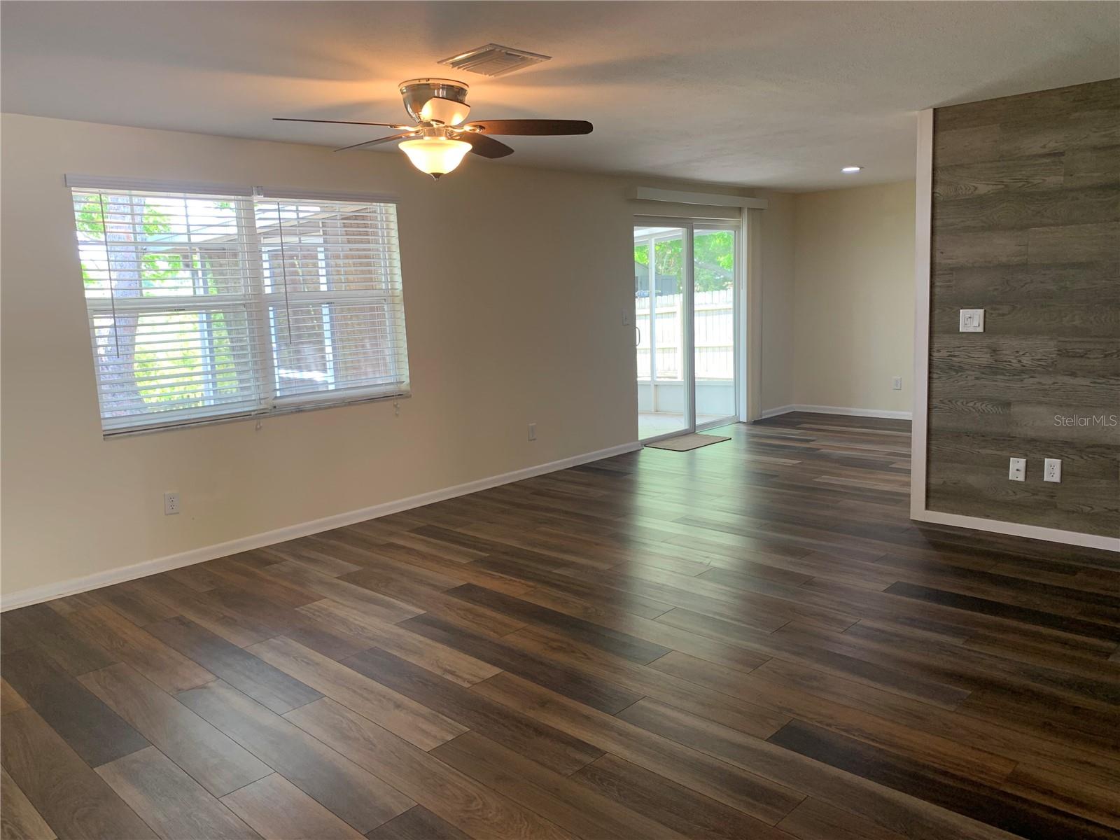 Image 10 of 30 For 12510 Queensland Lane