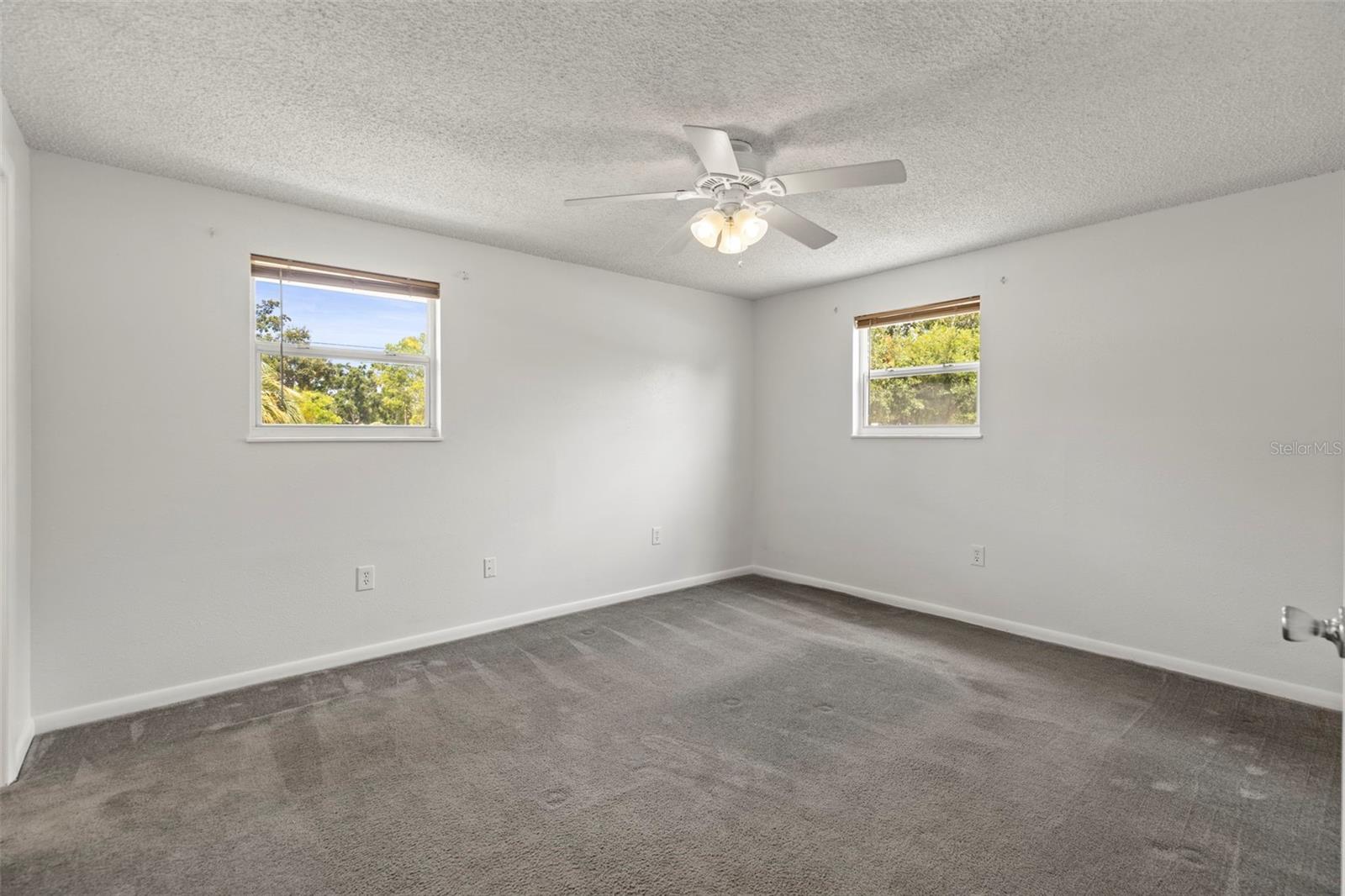 Listing photo id 13 for 12936 Parkwood Street