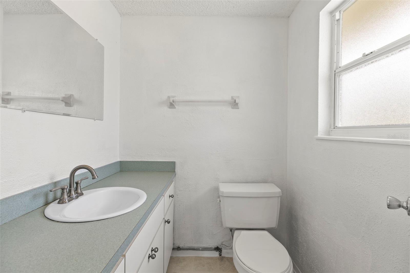 Listing photo id 16 for 12936 Parkwood Street