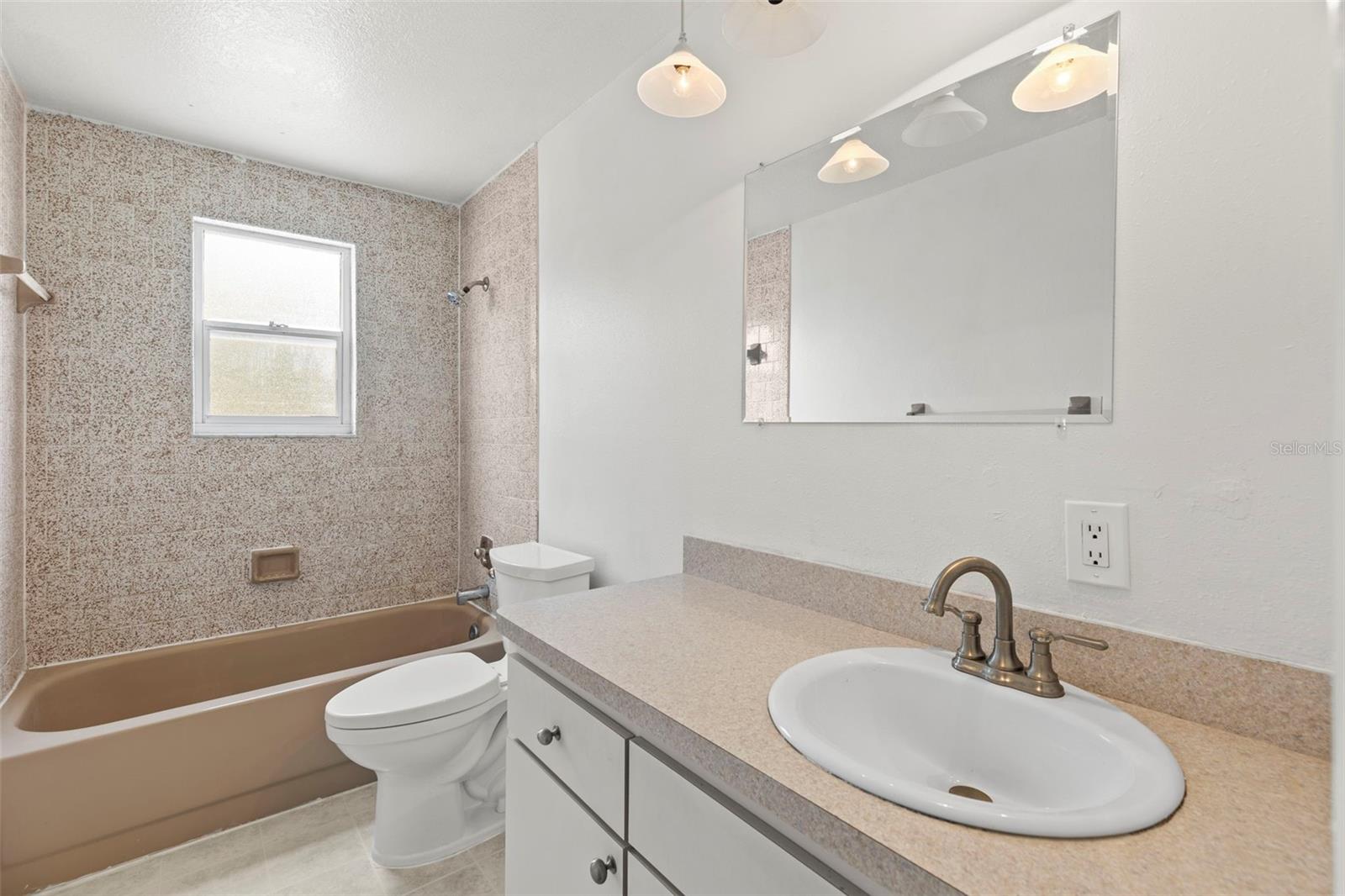Listing photo id 17 for 12936 Parkwood Street