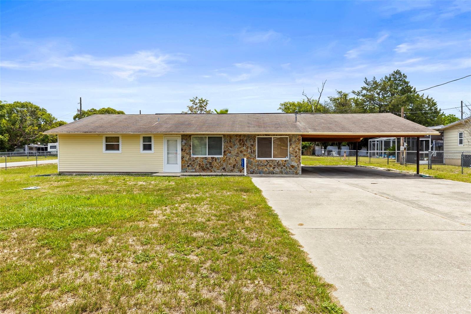 Listing photo id 0 for 12936 Parkwood Street
