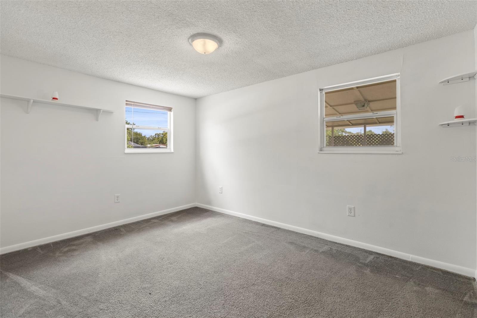 Listing photo id 18 for 12936 Parkwood Street