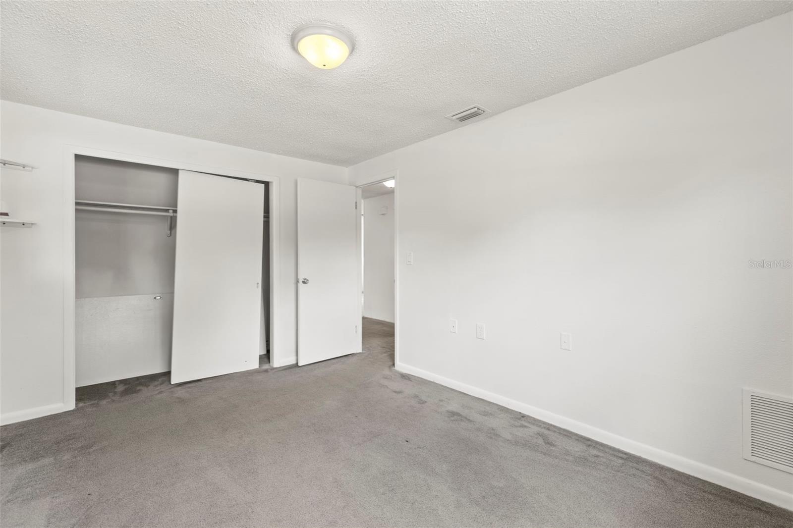 Listing photo id 19 for 12936 Parkwood Street