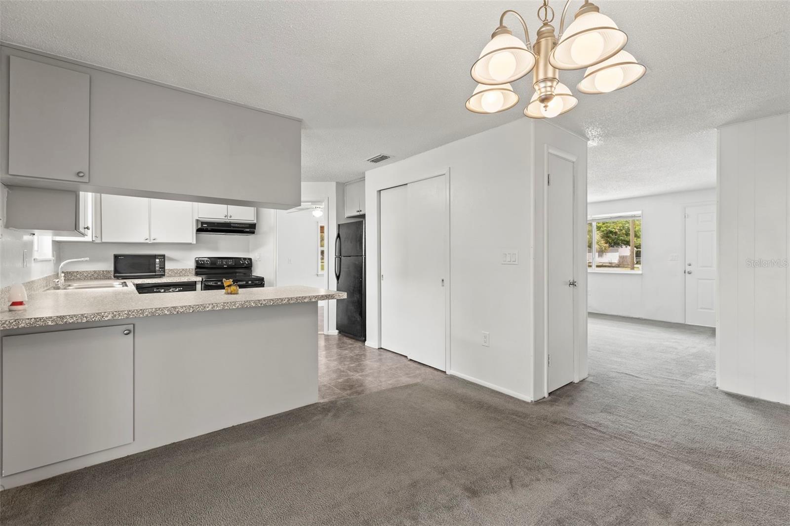 Listing photo id 21 for 12936 Parkwood Street