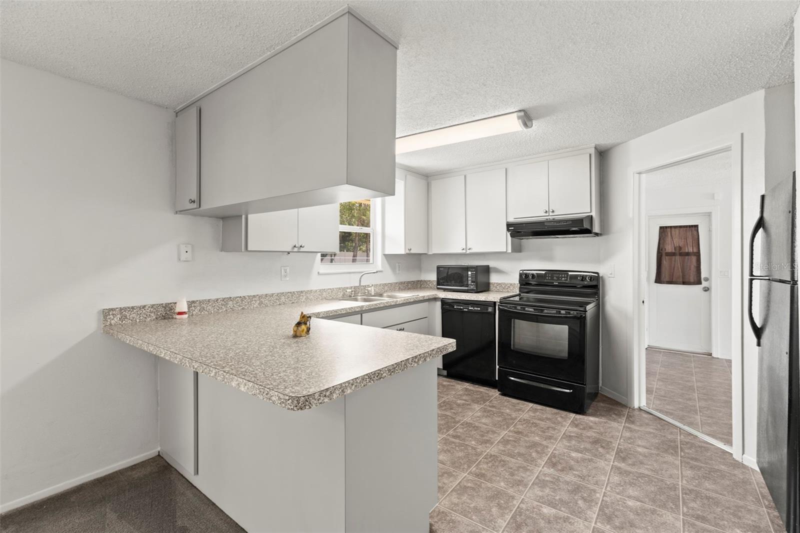 Listing photo id 22 for 12936 Parkwood Street