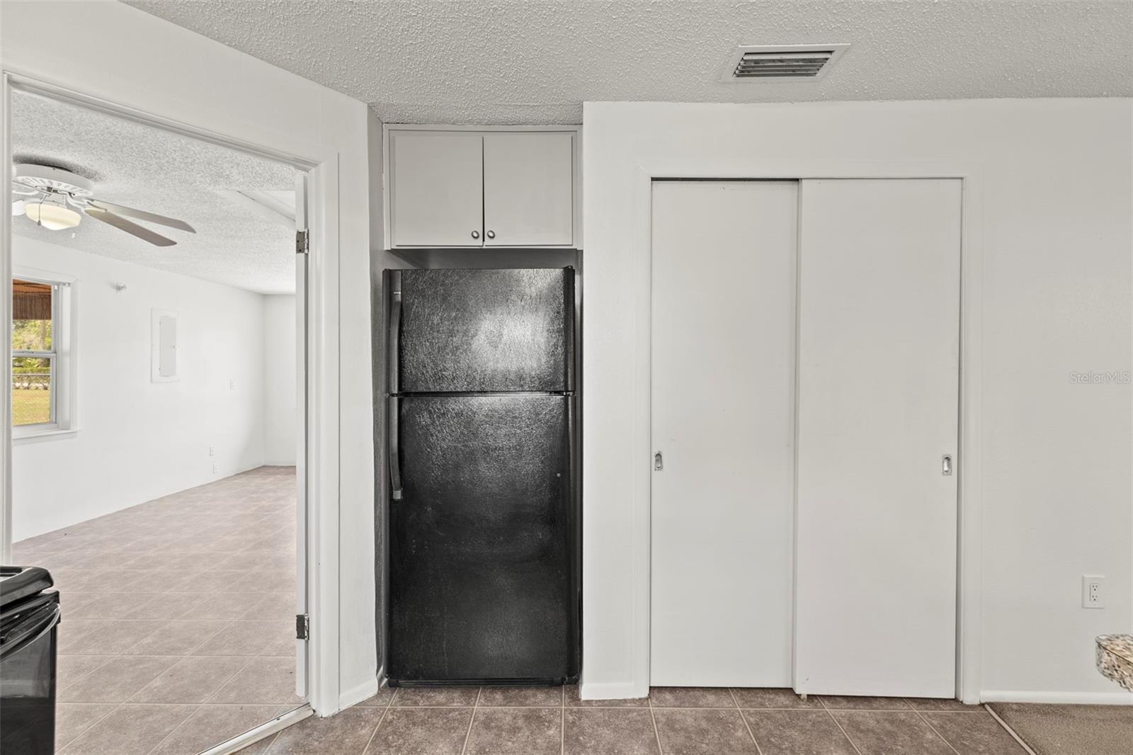 Listing photo id 25 for 12936 Parkwood Street