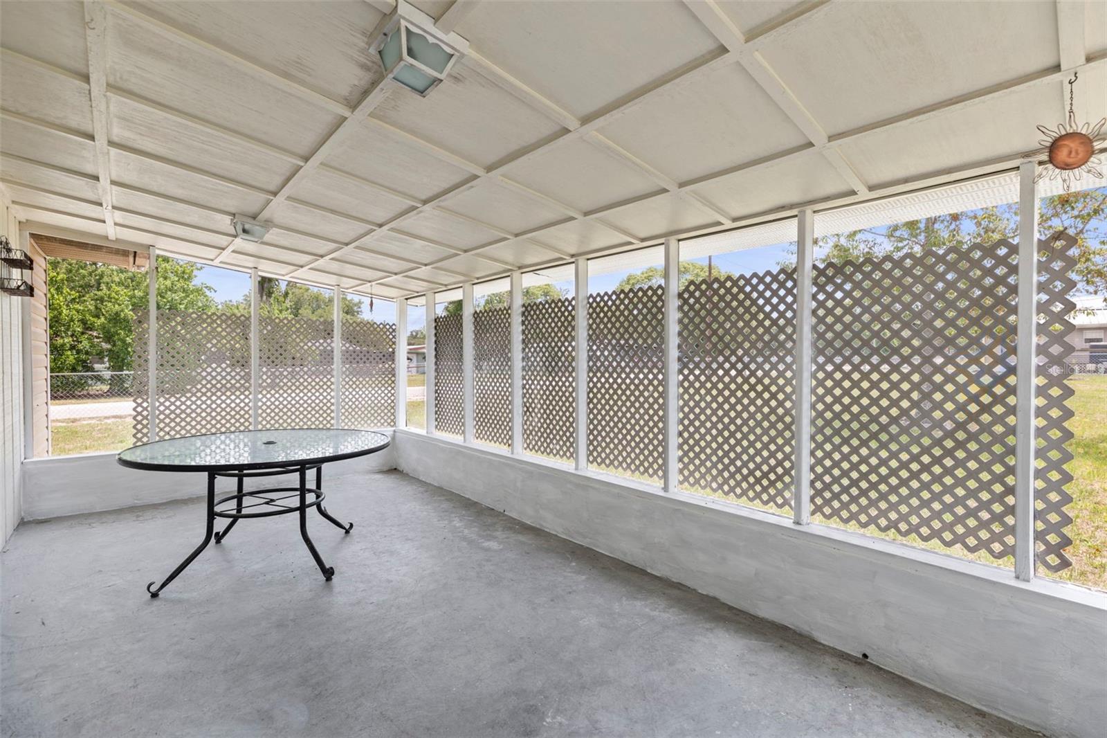 Listing photo id 31 for 12936 Parkwood Street