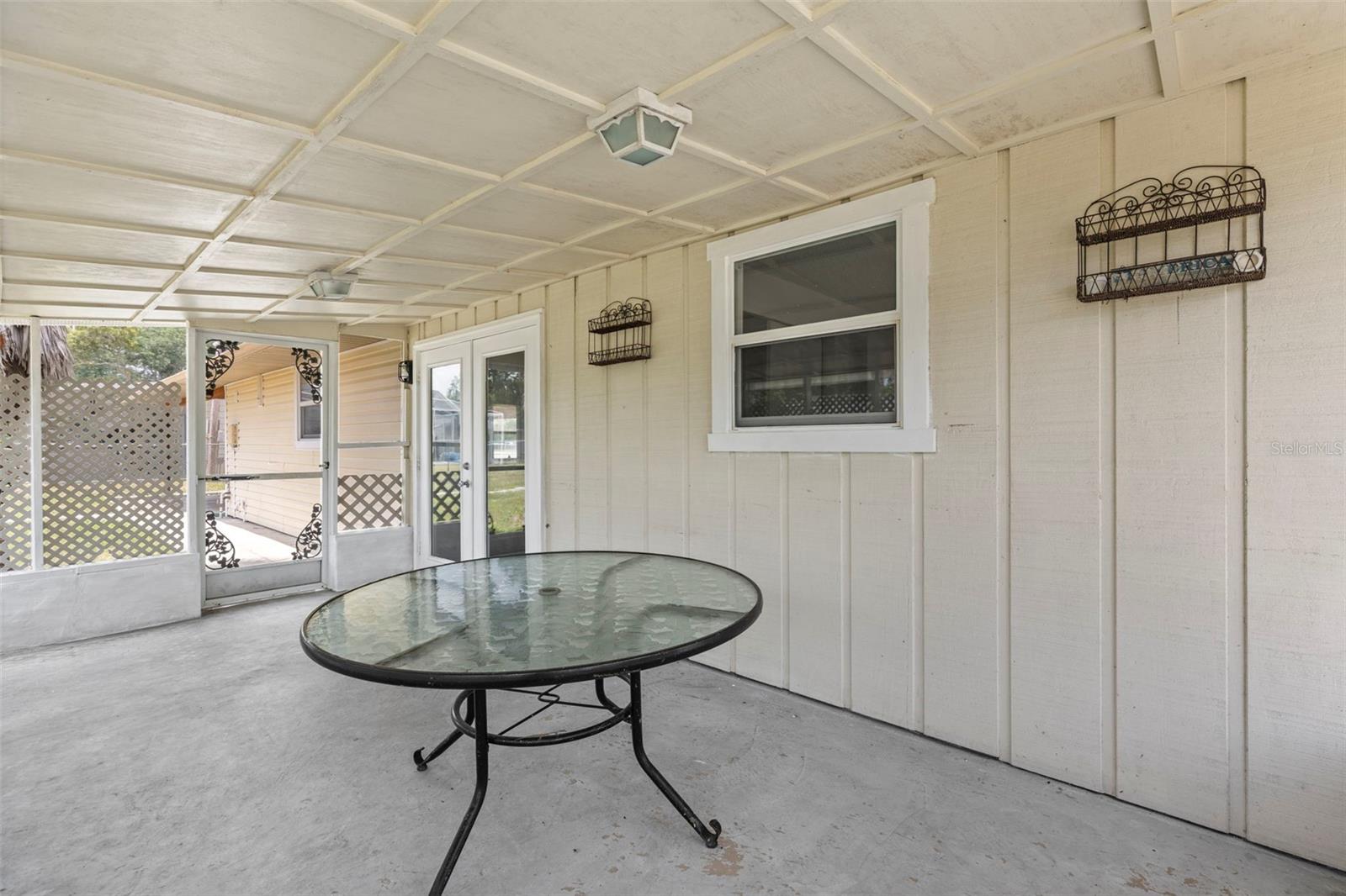 Listing photo id 33 for 12936 Parkwood Street