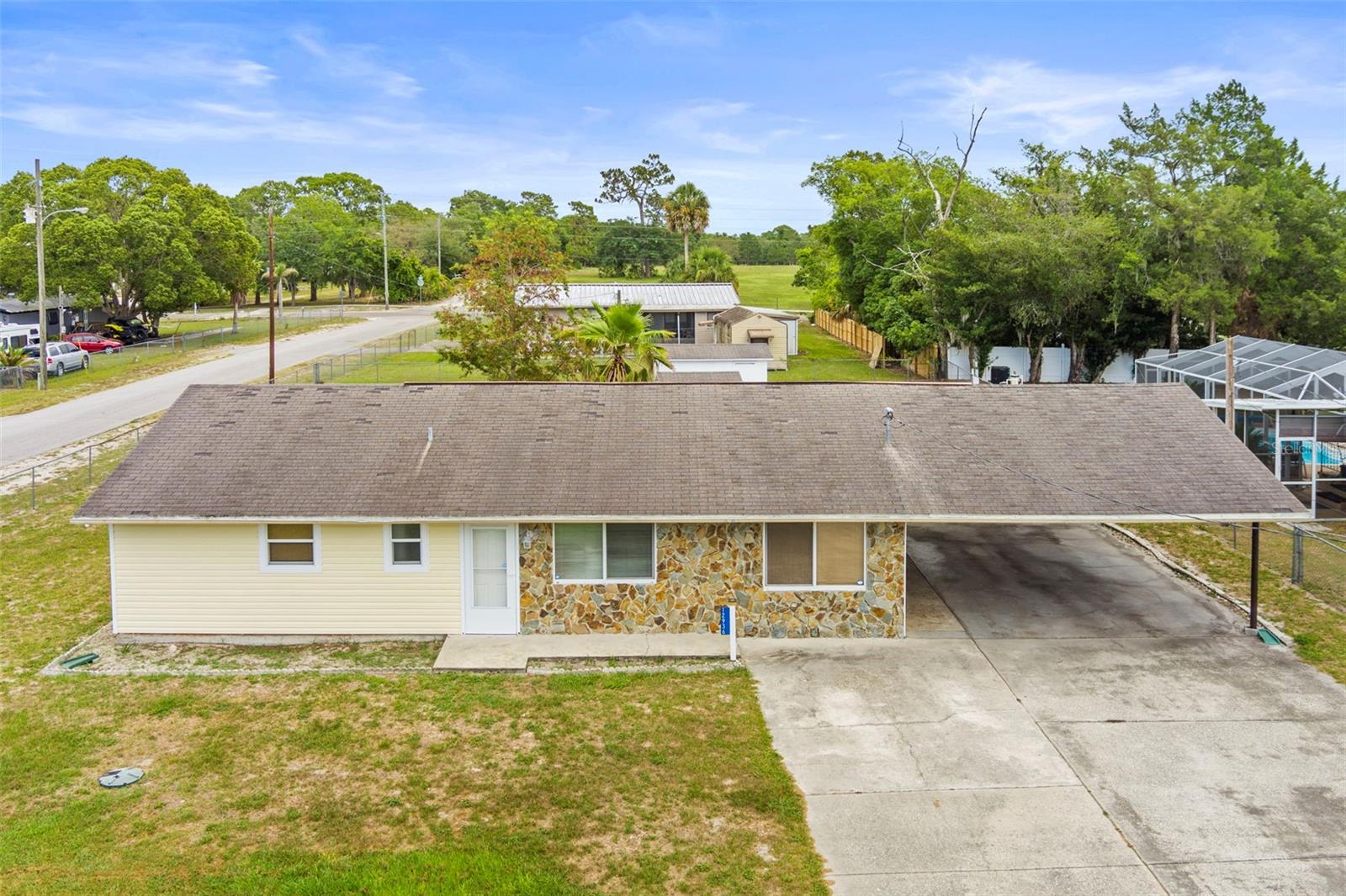 Listing photo id 35 for 12936 Parkwood Street