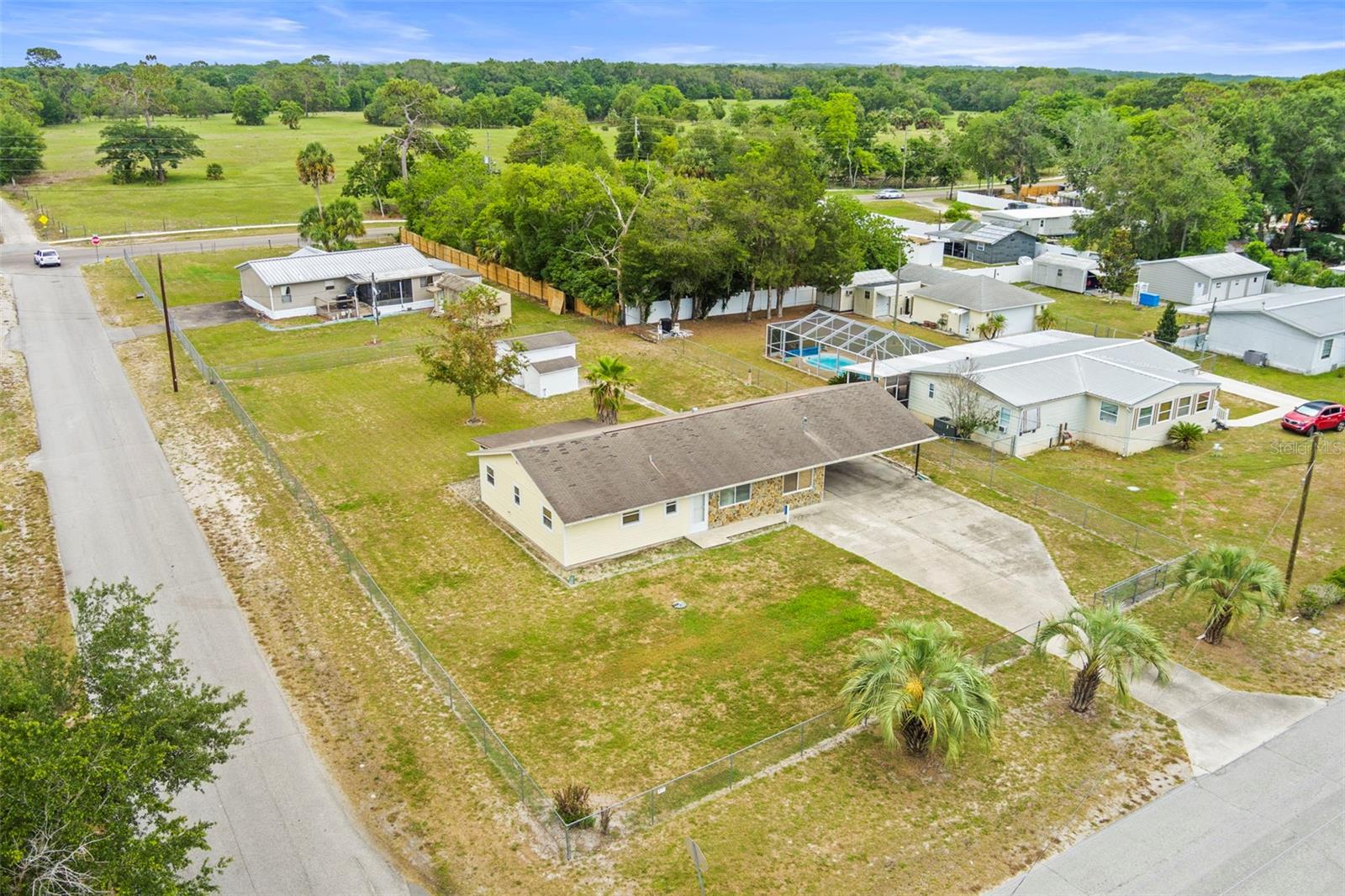 Listing photo id 36 for 12936 Parkwood Street