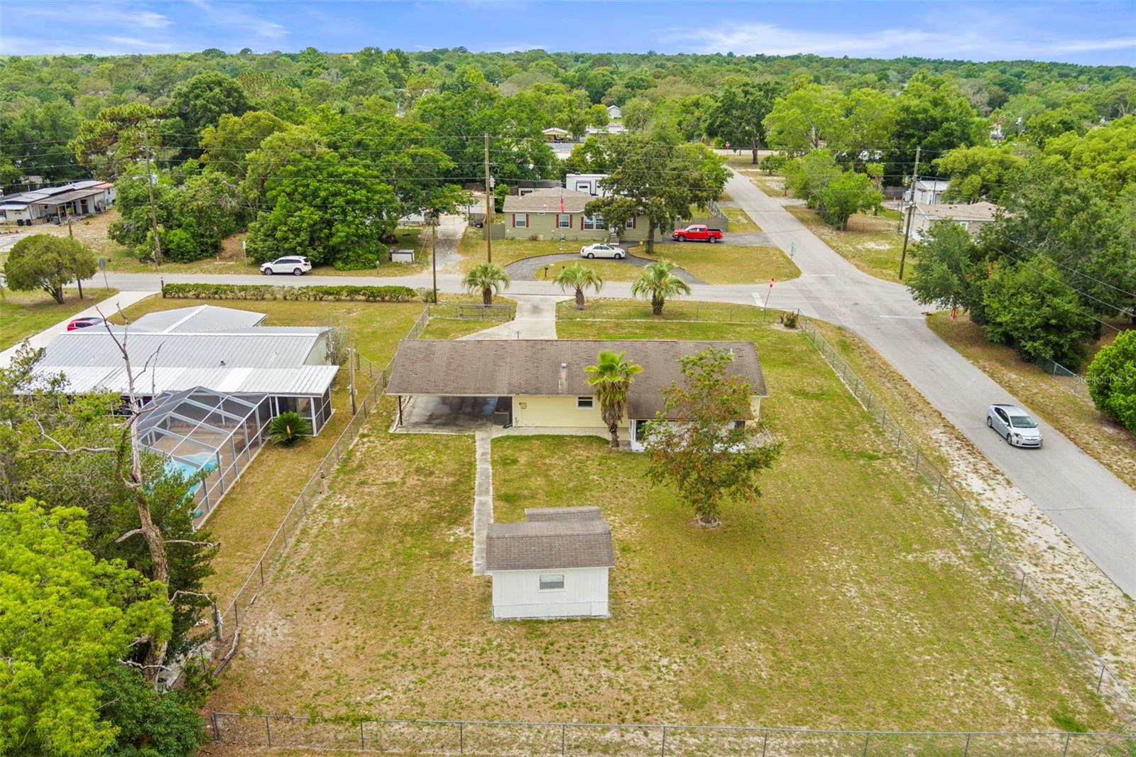 Listing photo id 37 for 12936 Parkwood Street