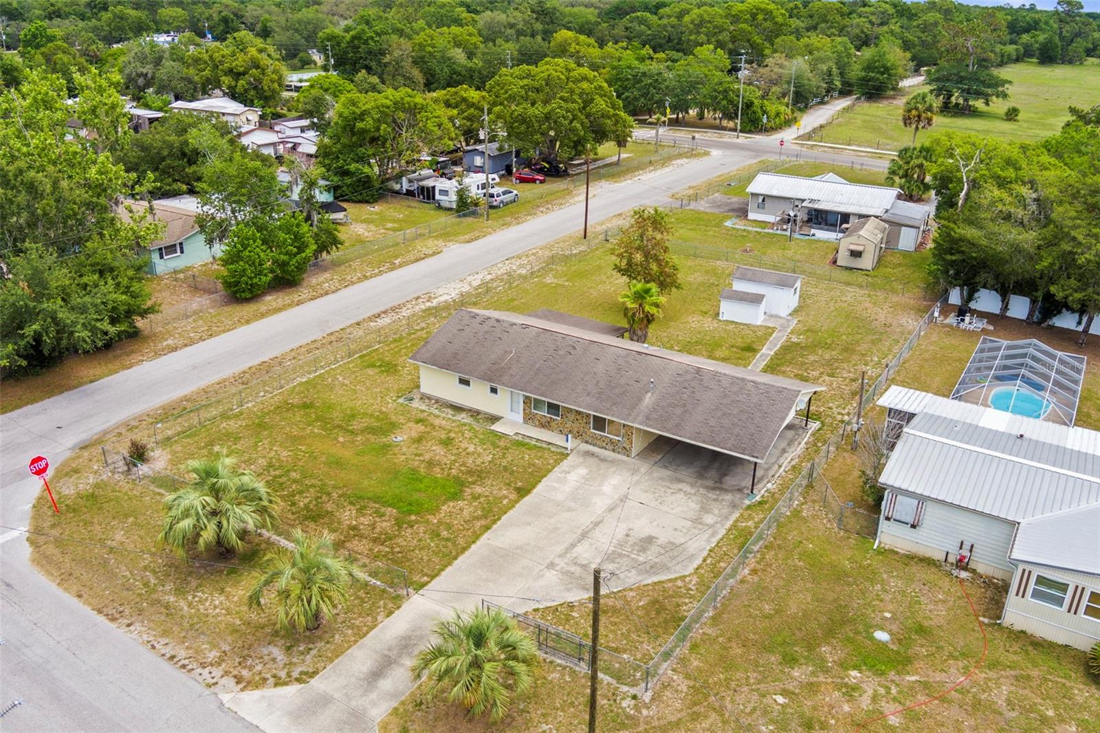 Listing photo id 39 for 12936 Parkwood Street