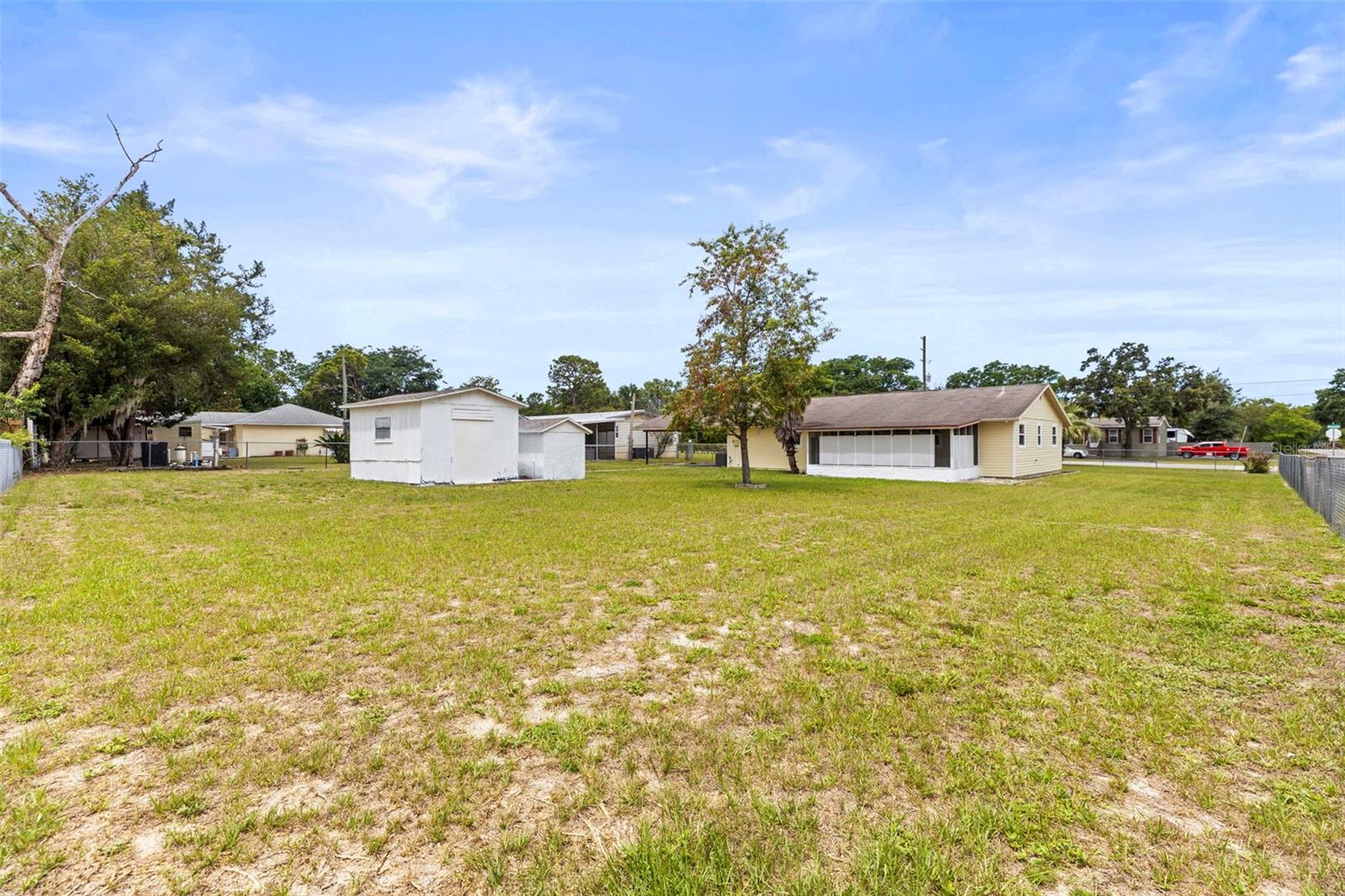 Listing photo id 4 for 12936 Parkwood Street