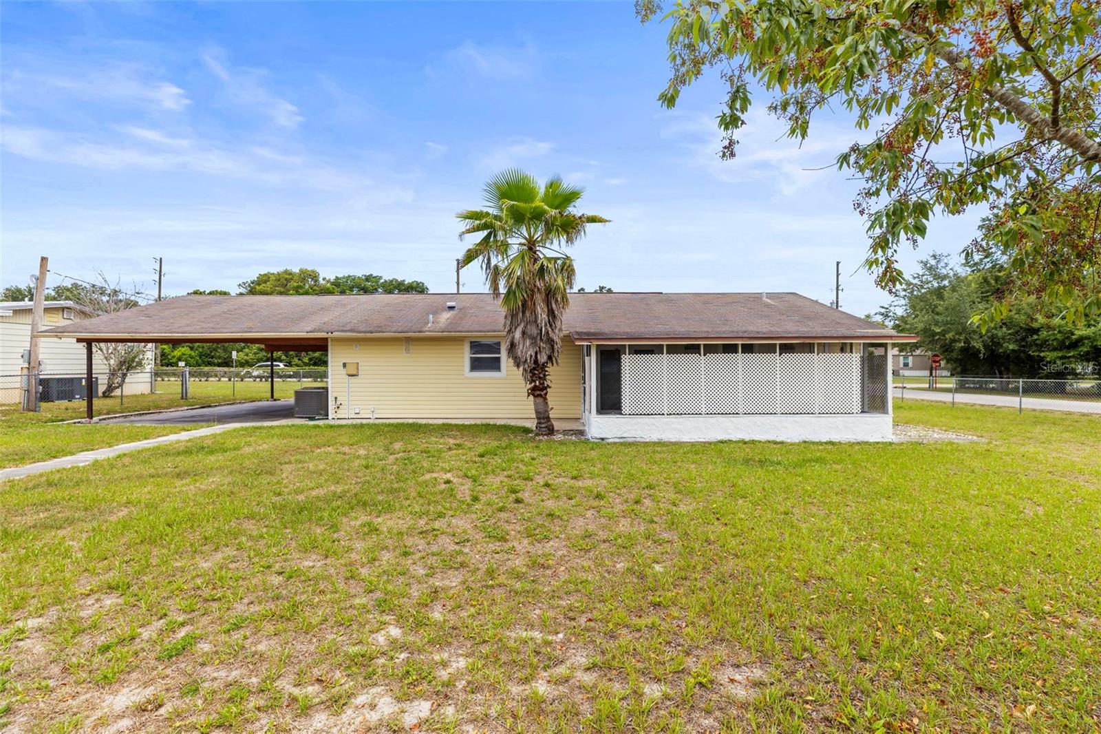 Listing photo id 5 for 12936 Parkwood Street