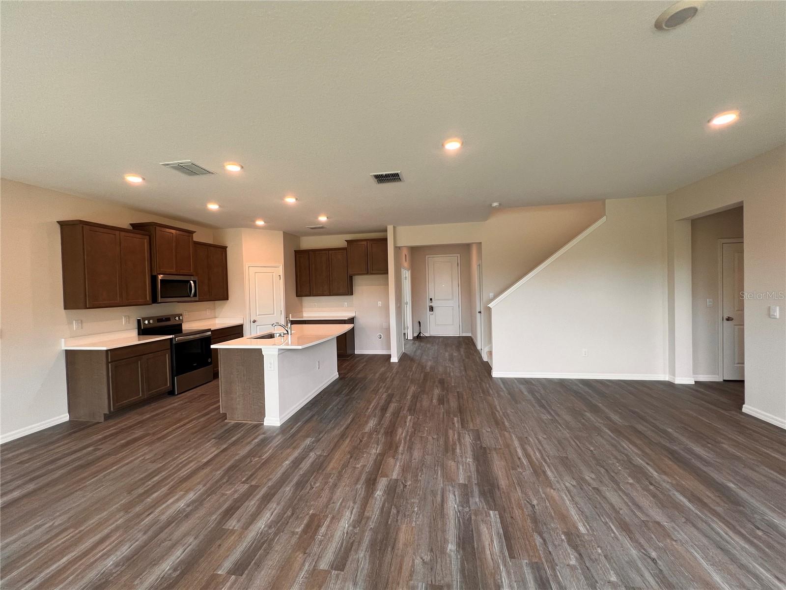 Image 21 of 62 For 10503 Farm Hill Avenue