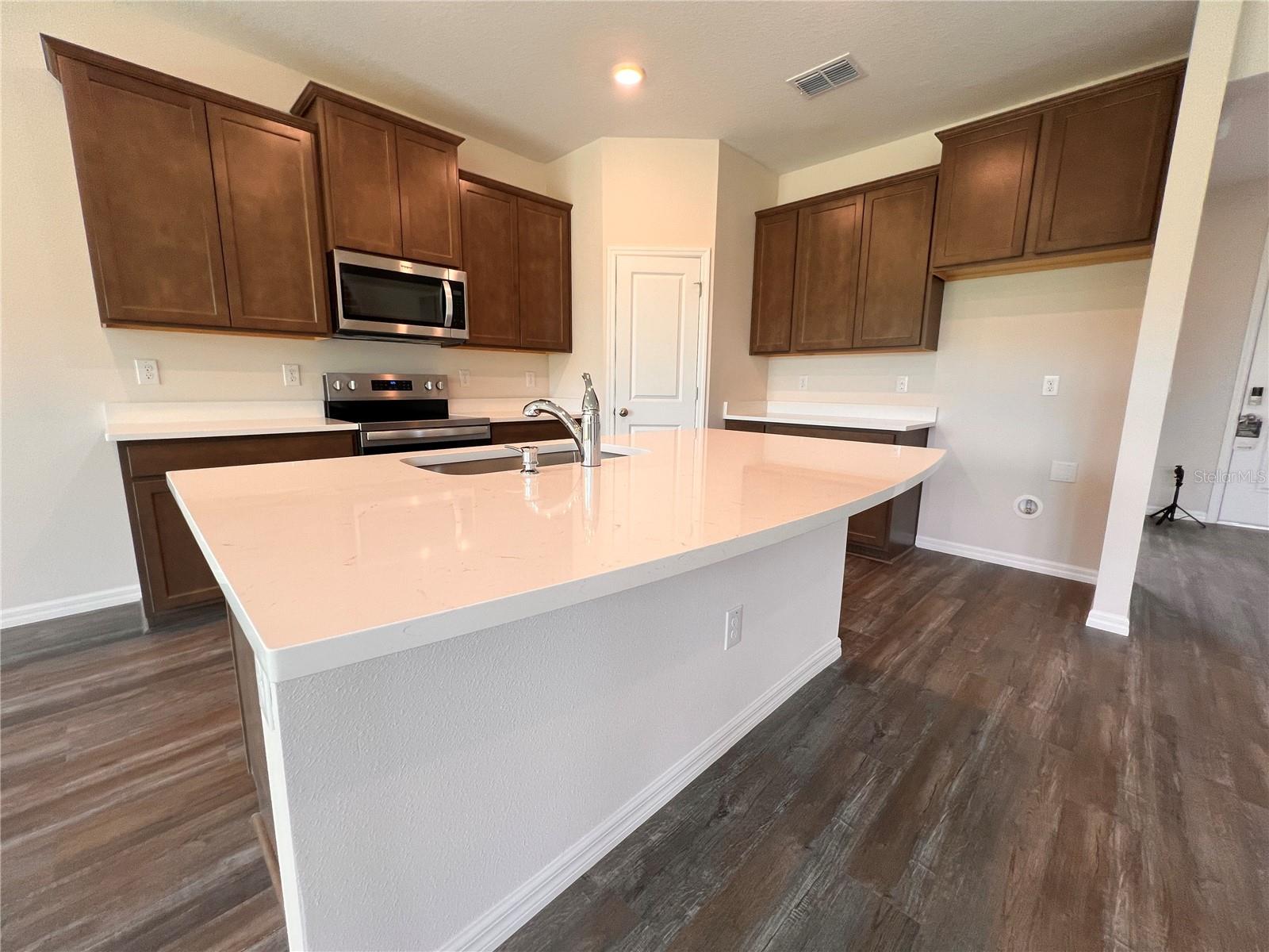 Image 3 of 62 For 10503 Farm Hill Avenue