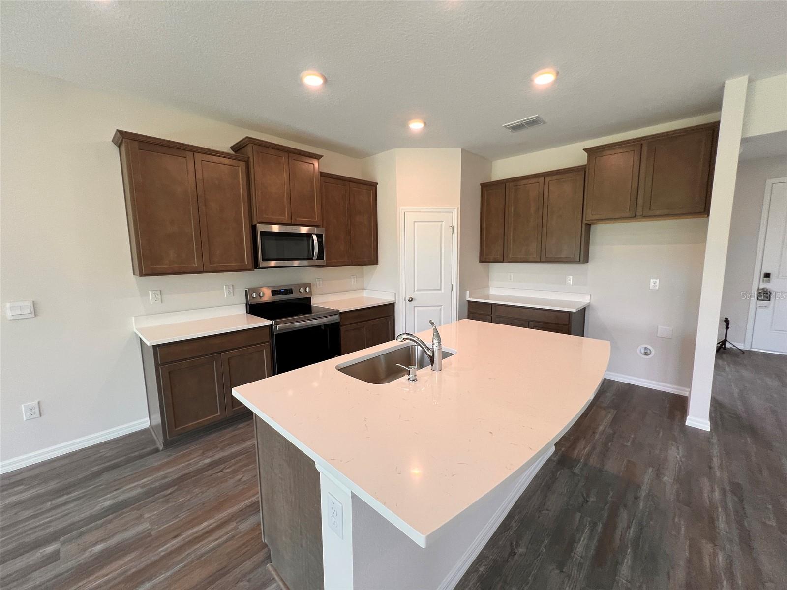 Image 4 of 62 For 10503 Farm Hill Avenue