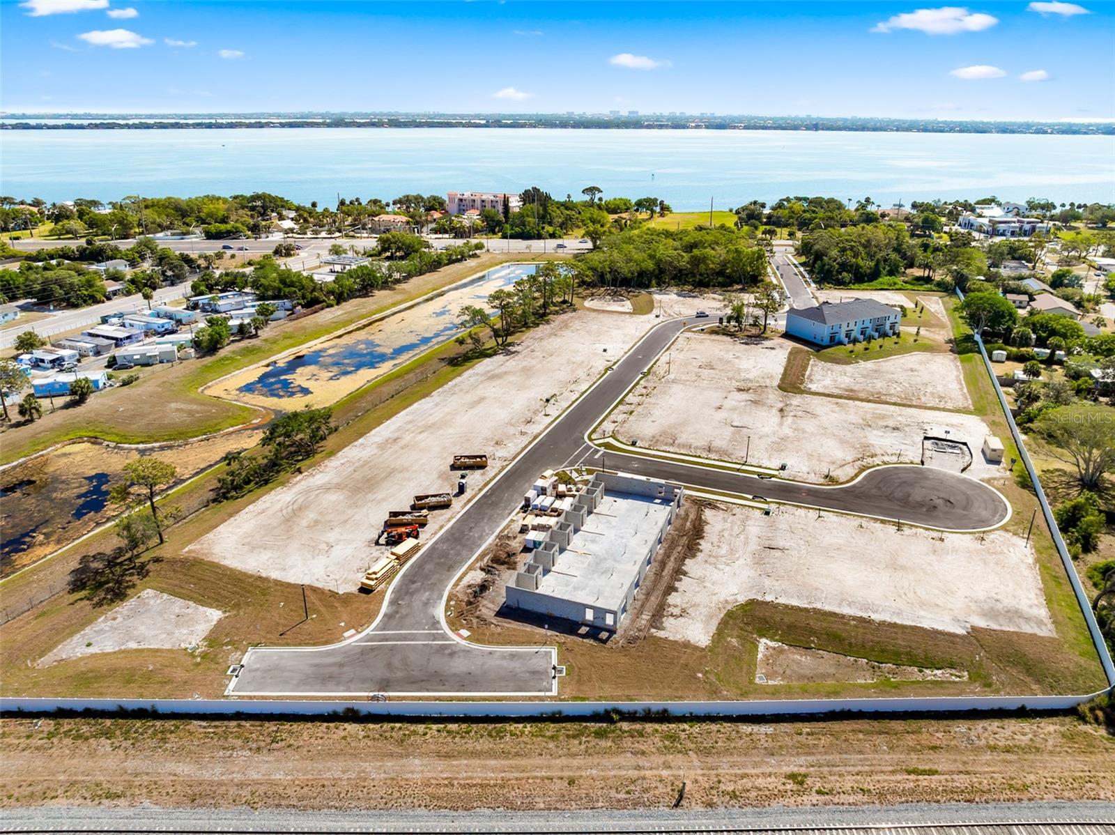 Listing photo id 1 for 1875 Kendall Pointe Place