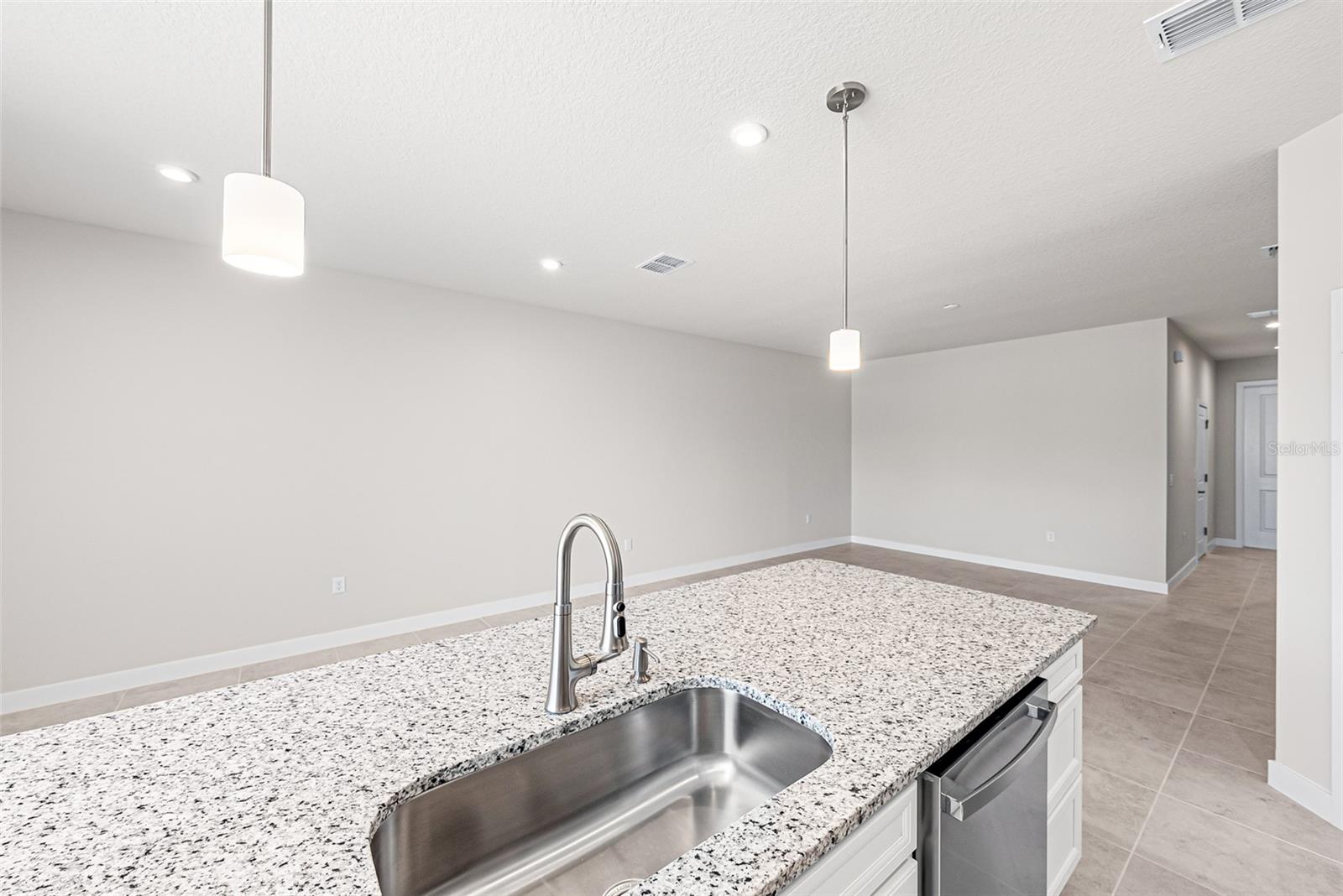 Listing photo id 4 for 1875 Kendall Pointe Place
