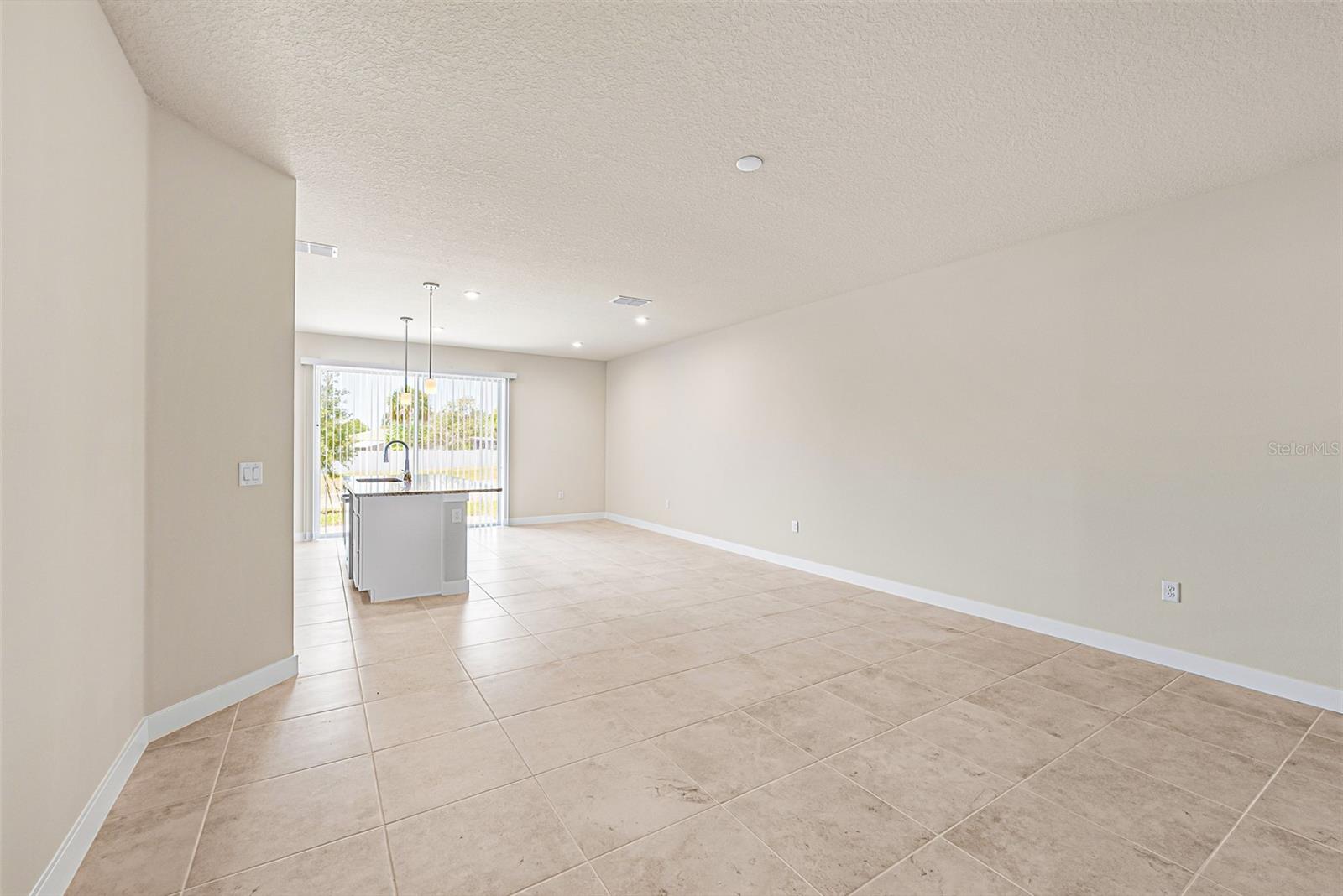 Listing photo id 5 for 1875 Kendall Pointe Place