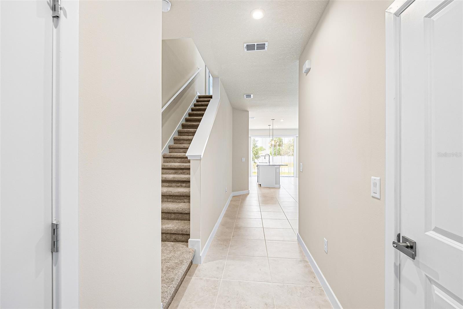 Listing photo id 6 for 1875 Kendall Pointe Place